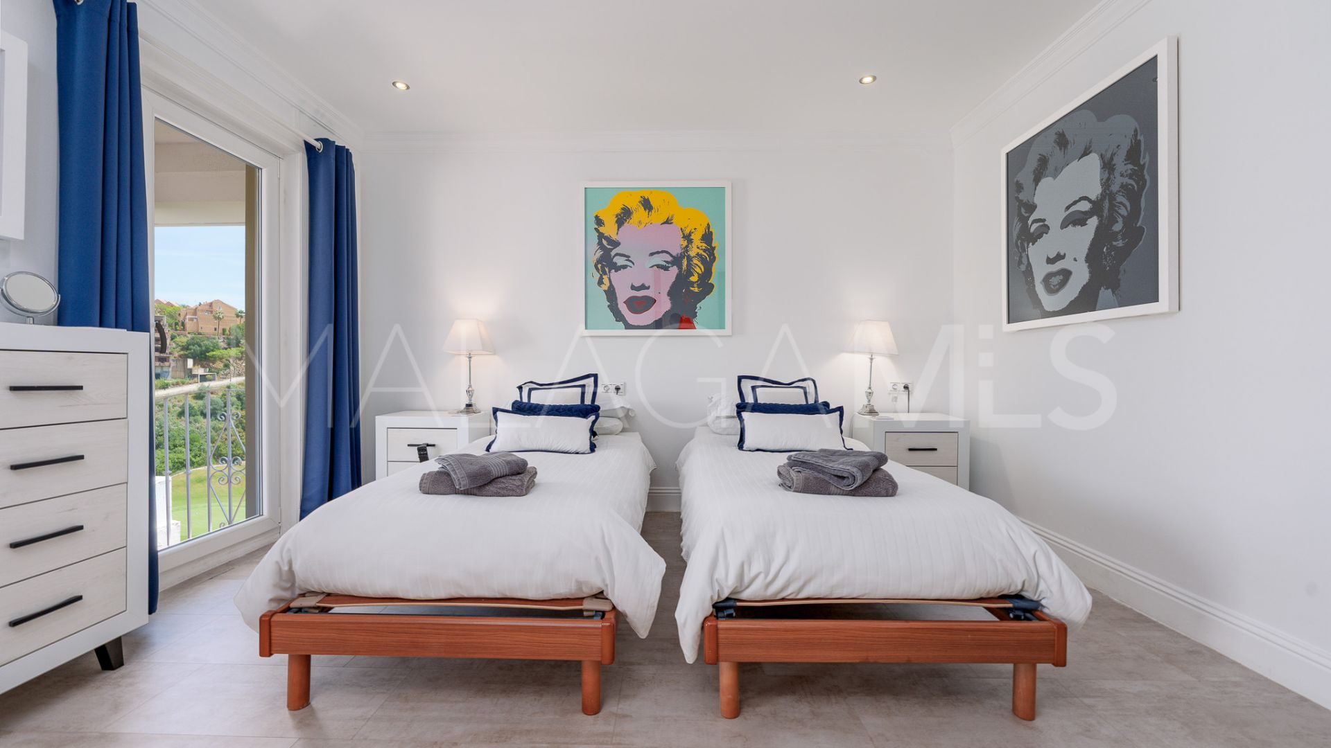Villa for sale in Elviria