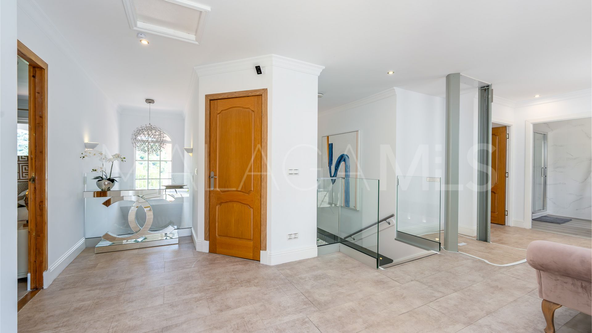 Villa for sale in Elviria