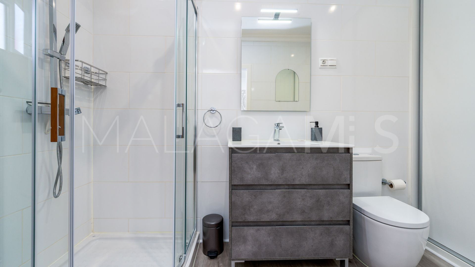 Villa for sale in Elviria