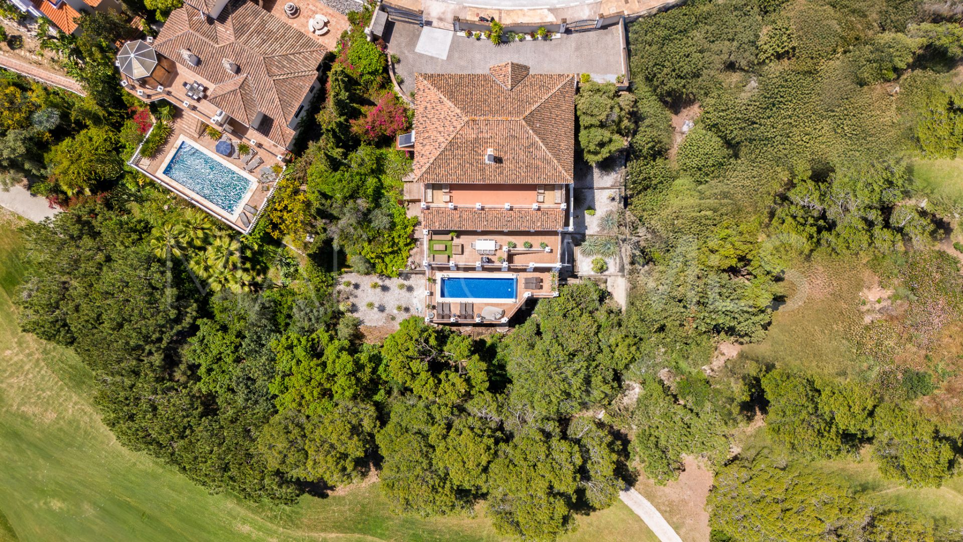 Villa for sale in Elviria