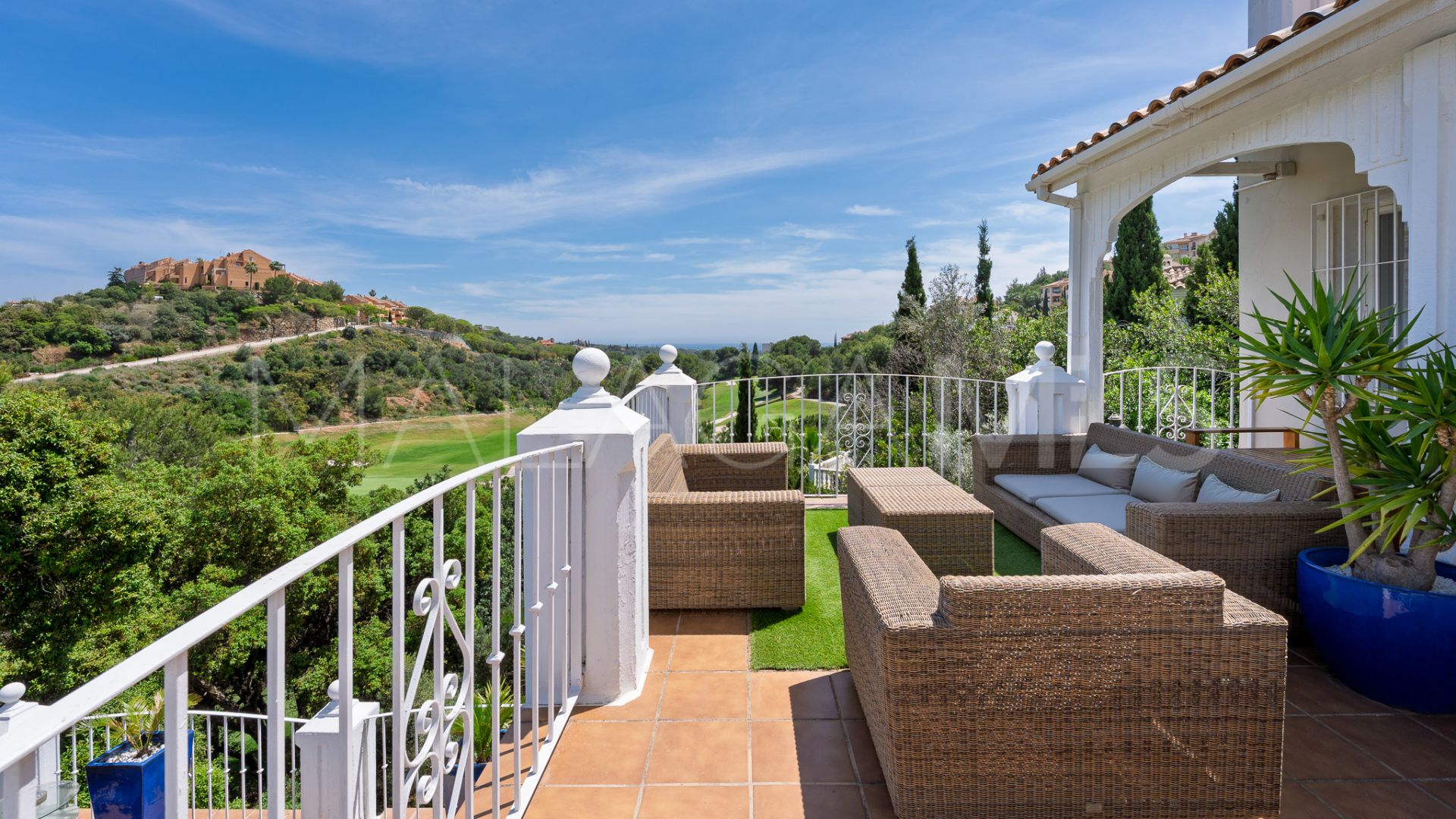 Villa for sale in Elviria