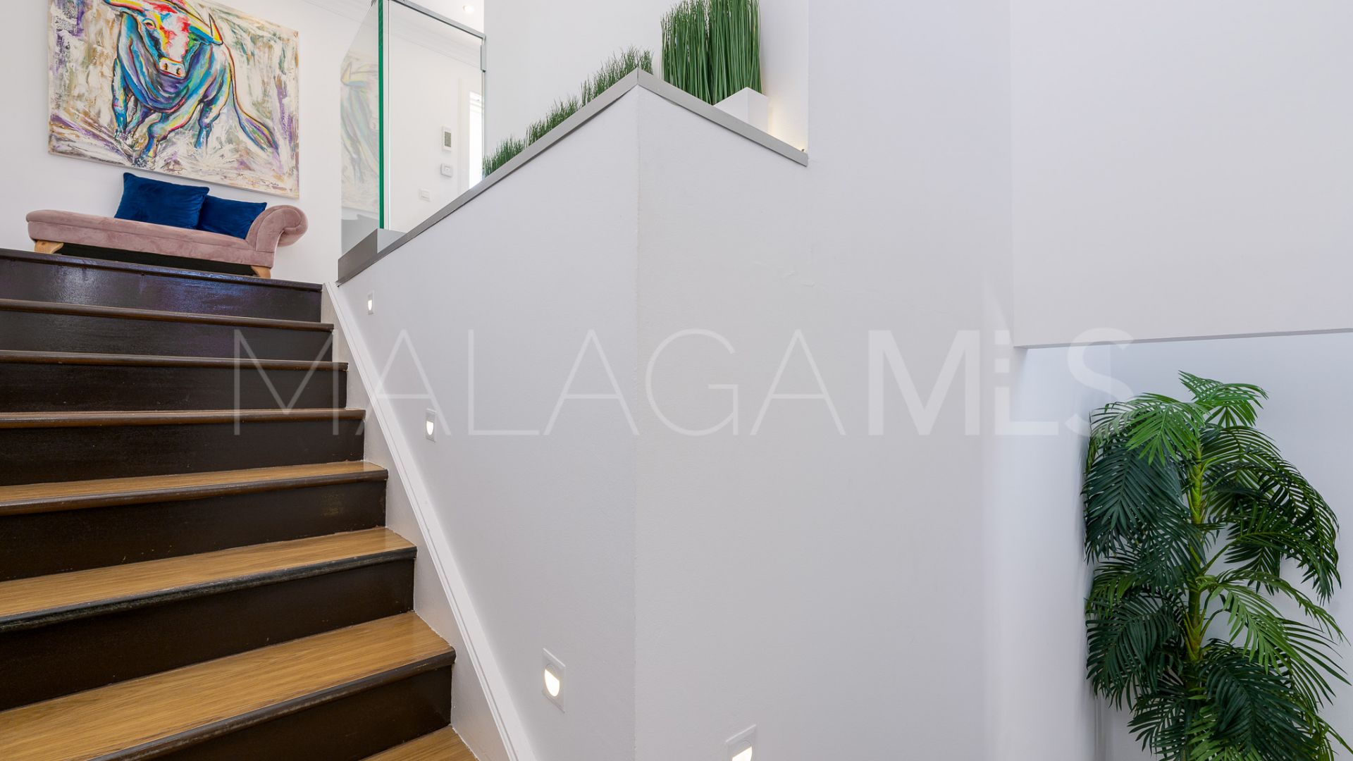 Villa for sale in Elviria