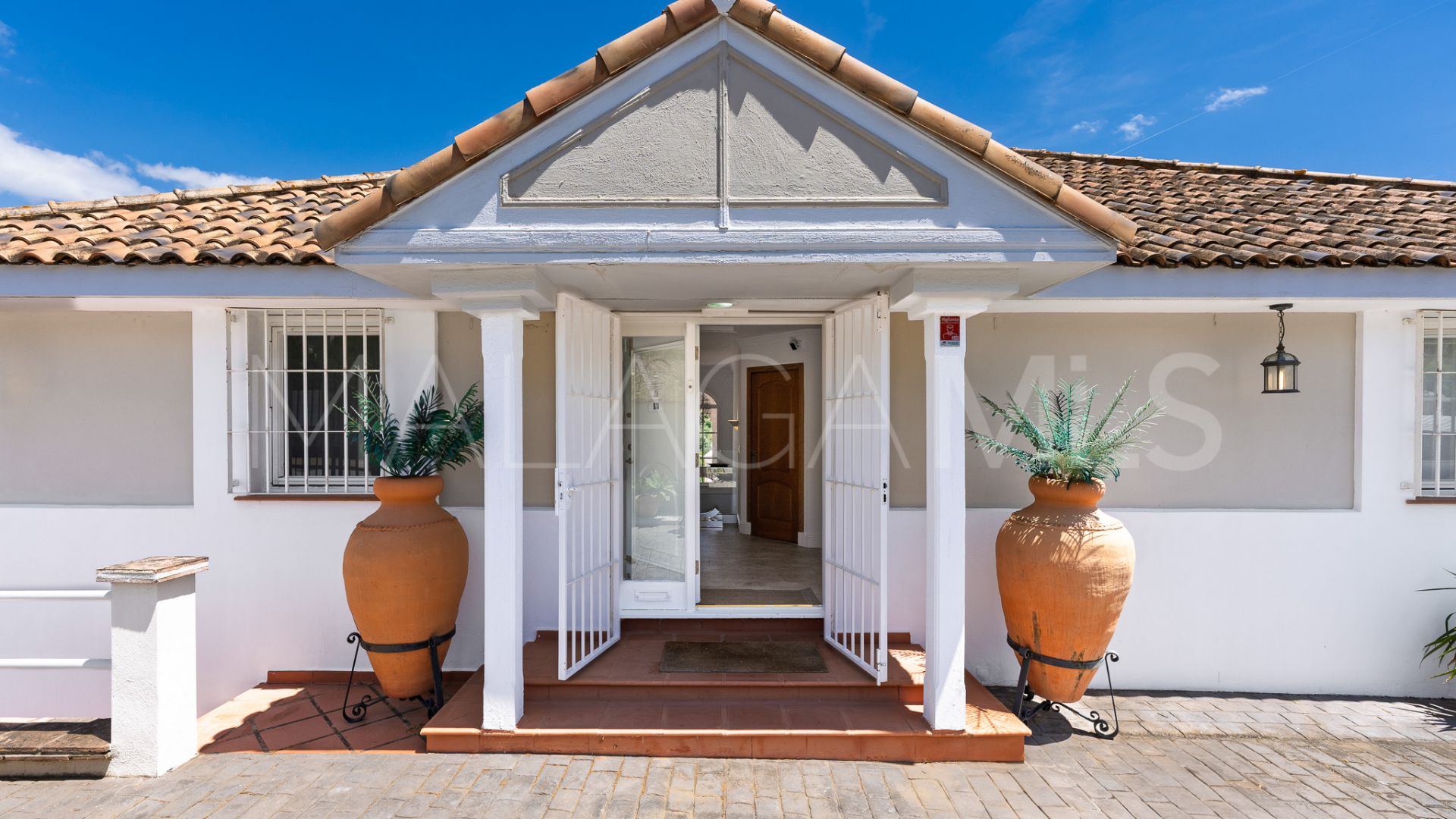 Villa for sale in Elviria