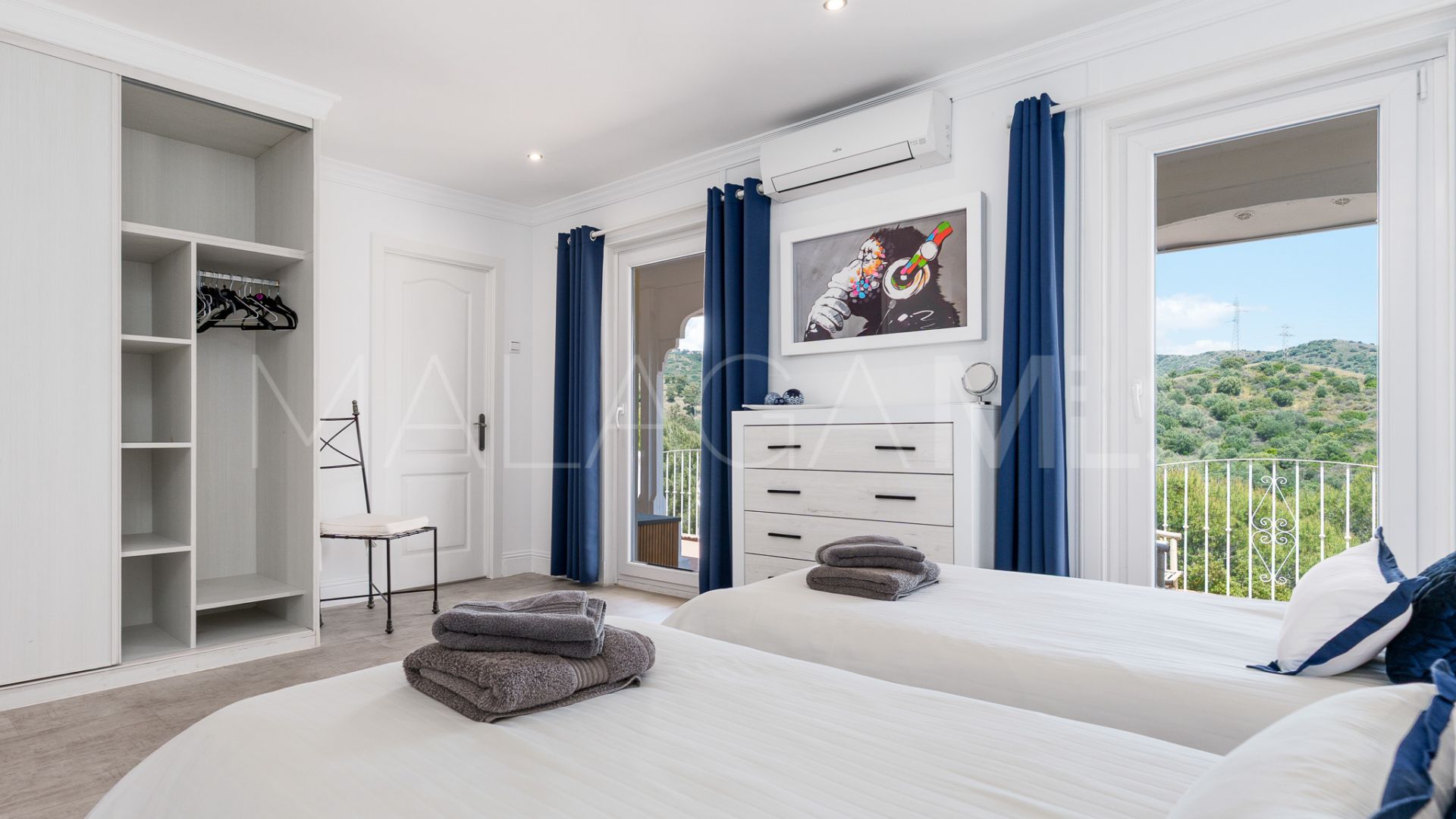 Villa for sale in Elviria