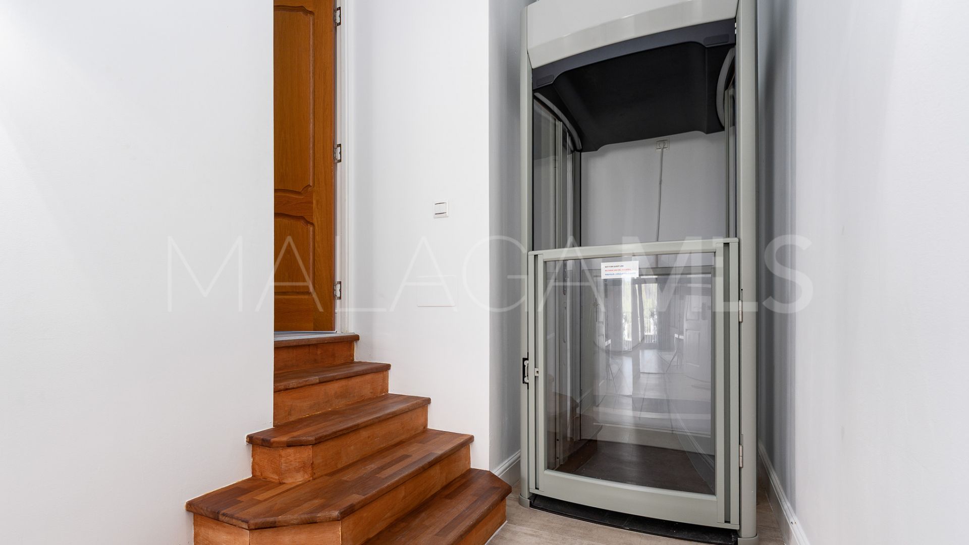 Villa for sale in Elviria