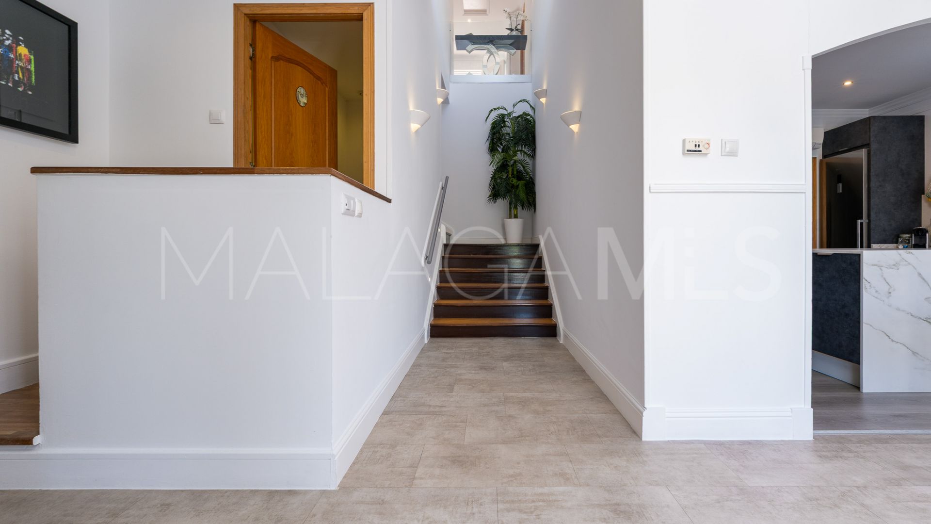 Villa for sale in Elviria