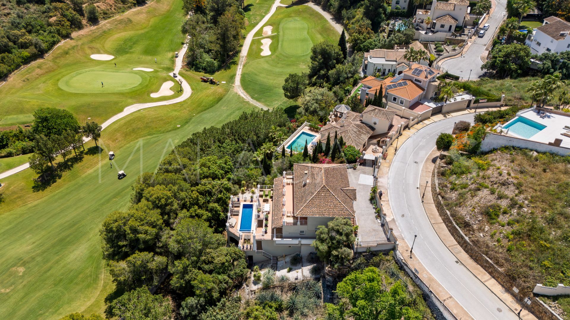 Villa for sale in Elviria