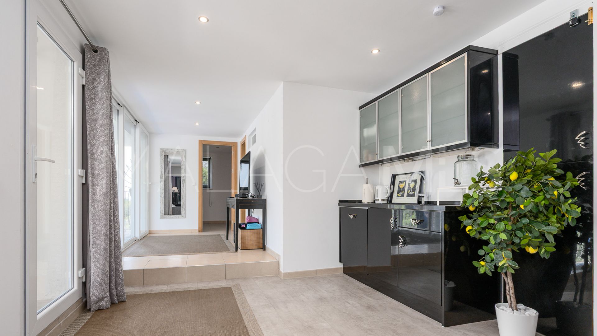 Villa for sale in Elviria