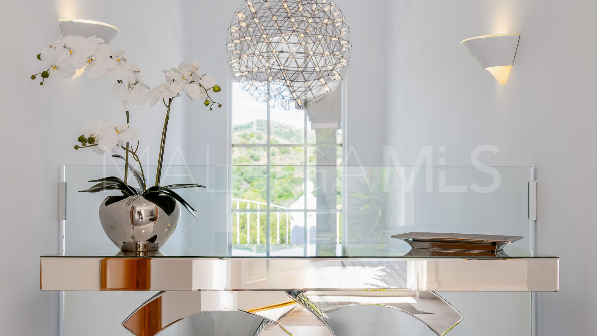 Villa for sale in Elviria