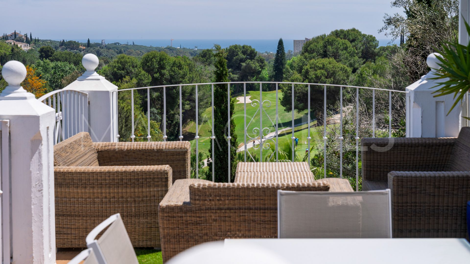 Villa for sale in Elviria