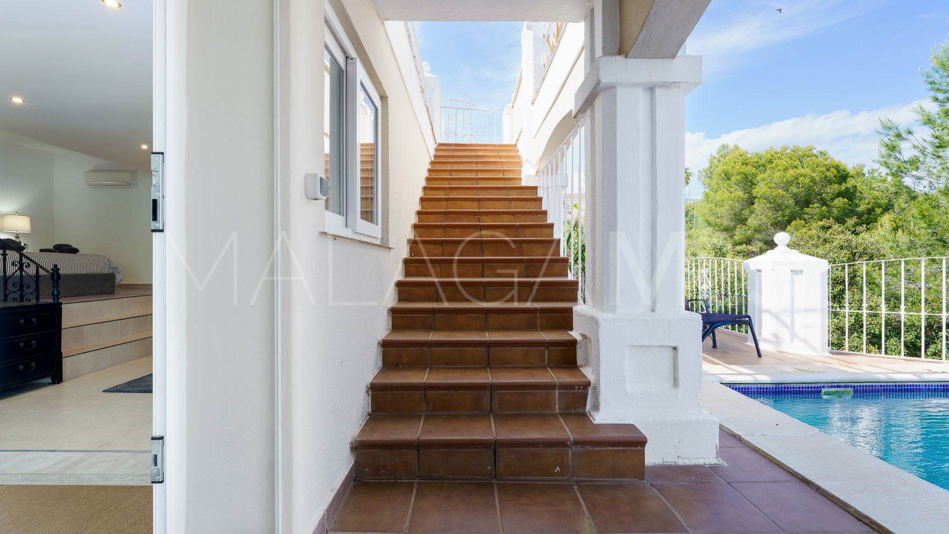 Villa for sale in Elviria