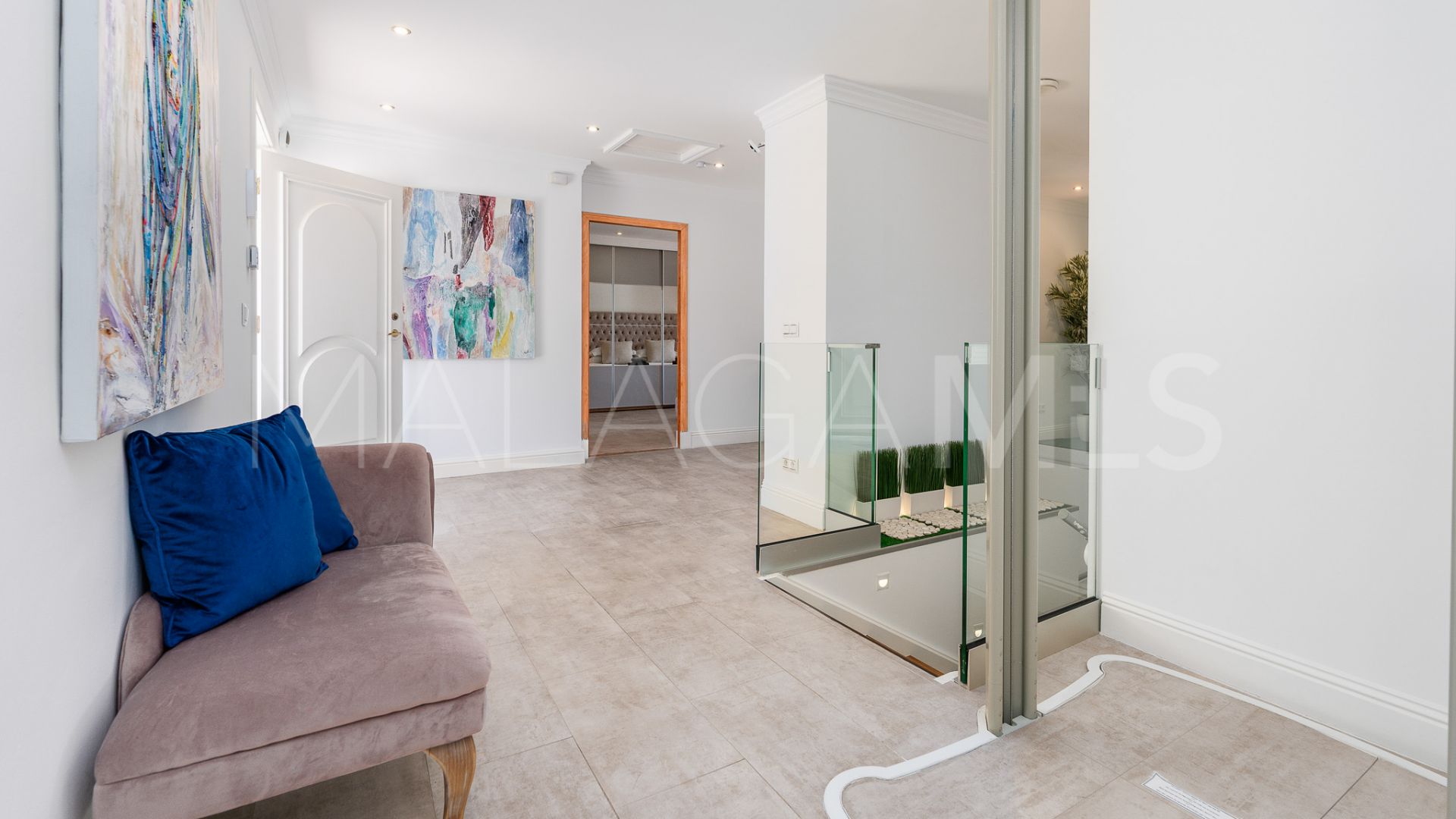 Villa for sale in Elviria