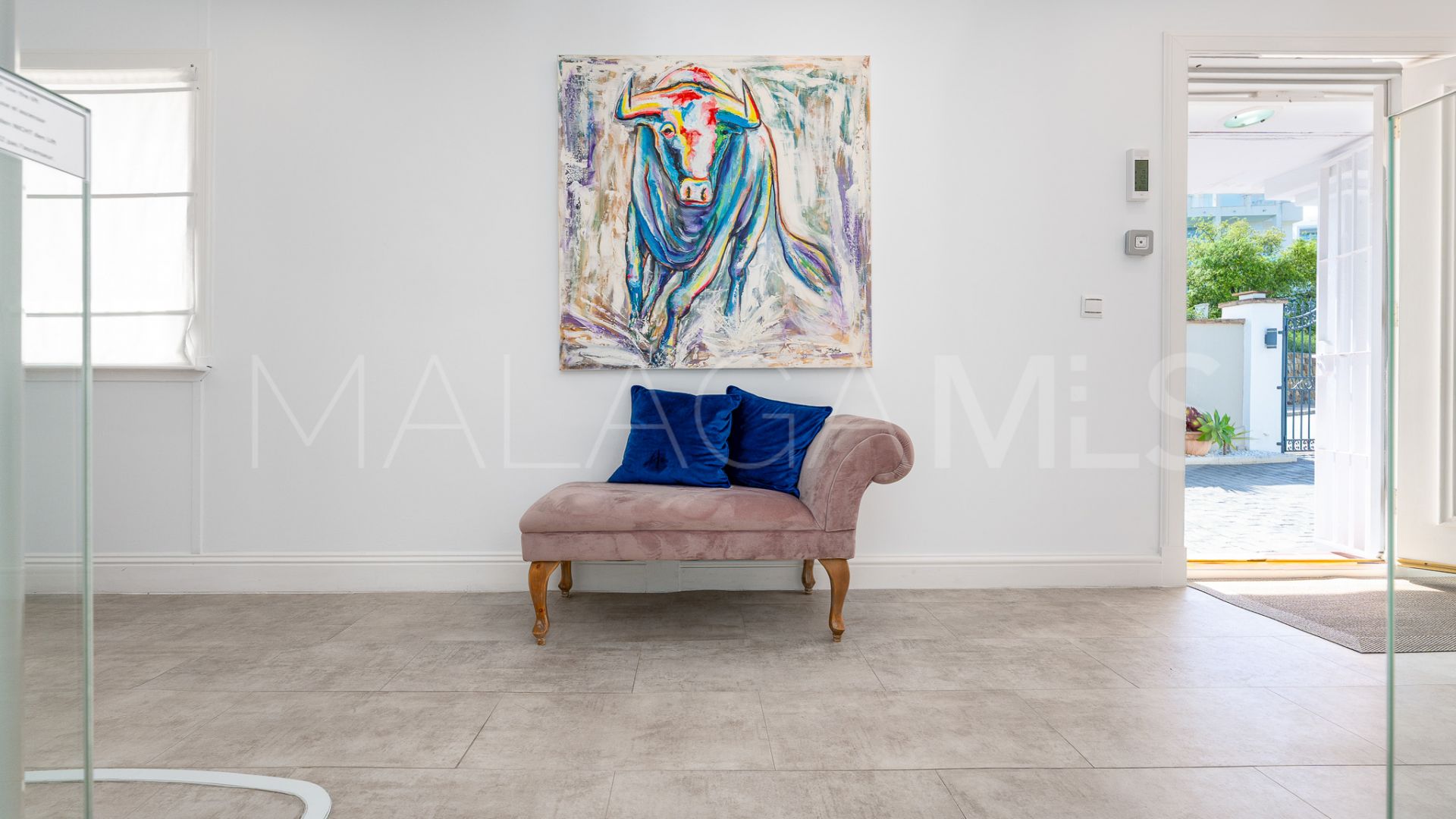 Villa for sale in Elviria