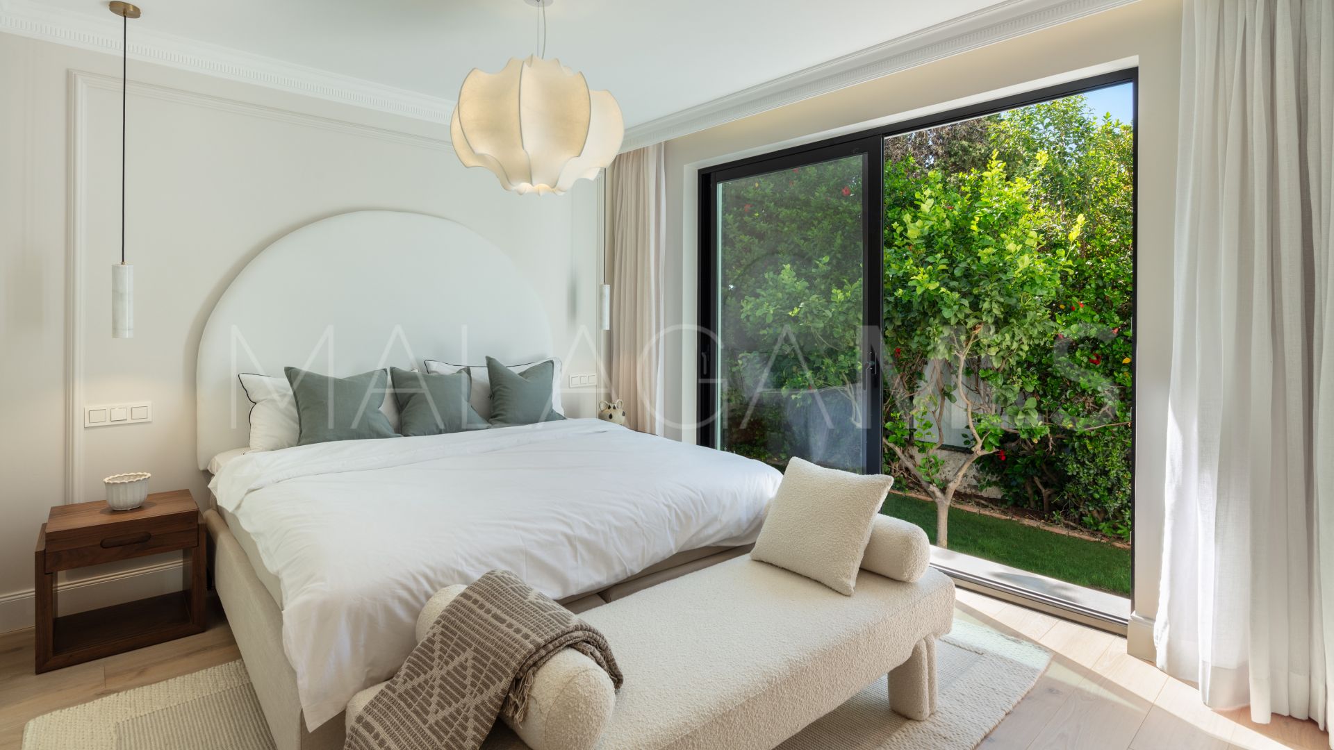 Villa with 5 bedrooms for sale in Nueva Andalucia