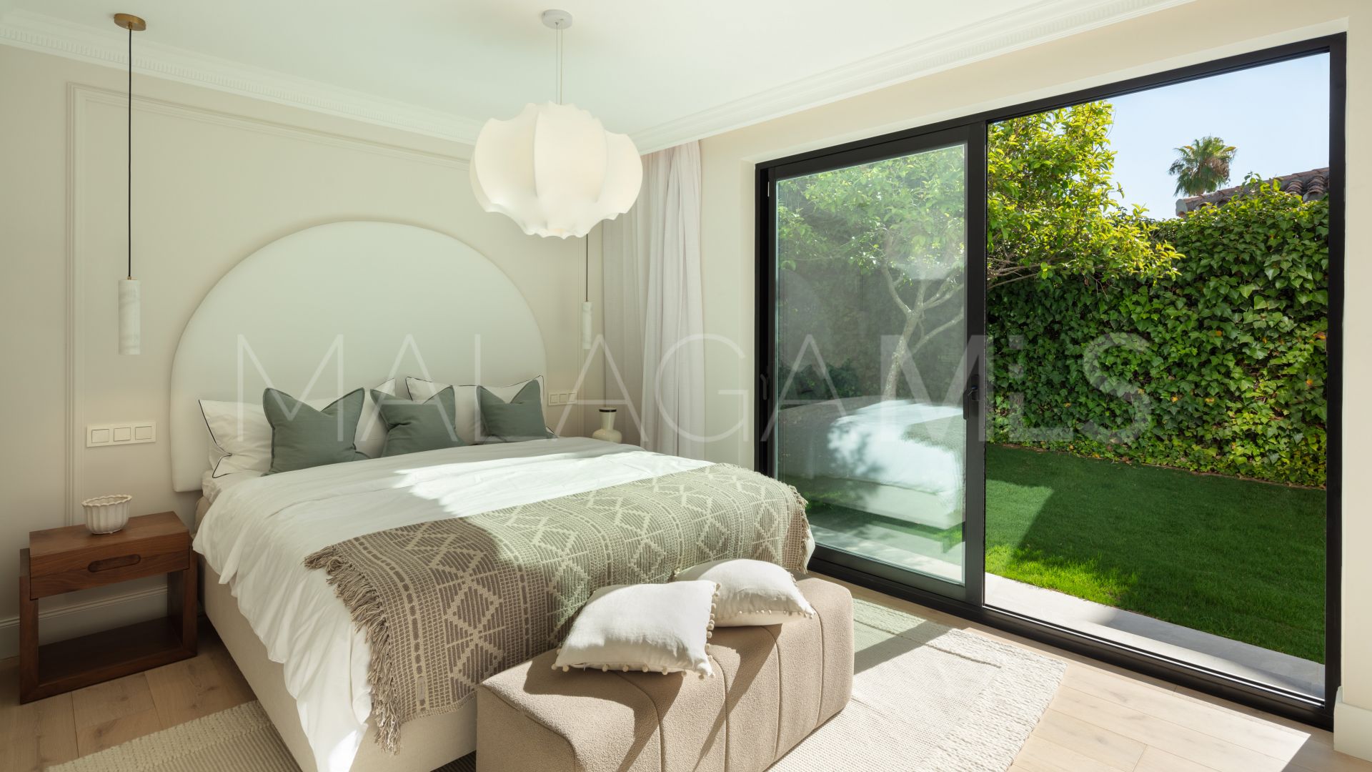 Villa with 5 bedrooms for sale in Nueva Andalucia