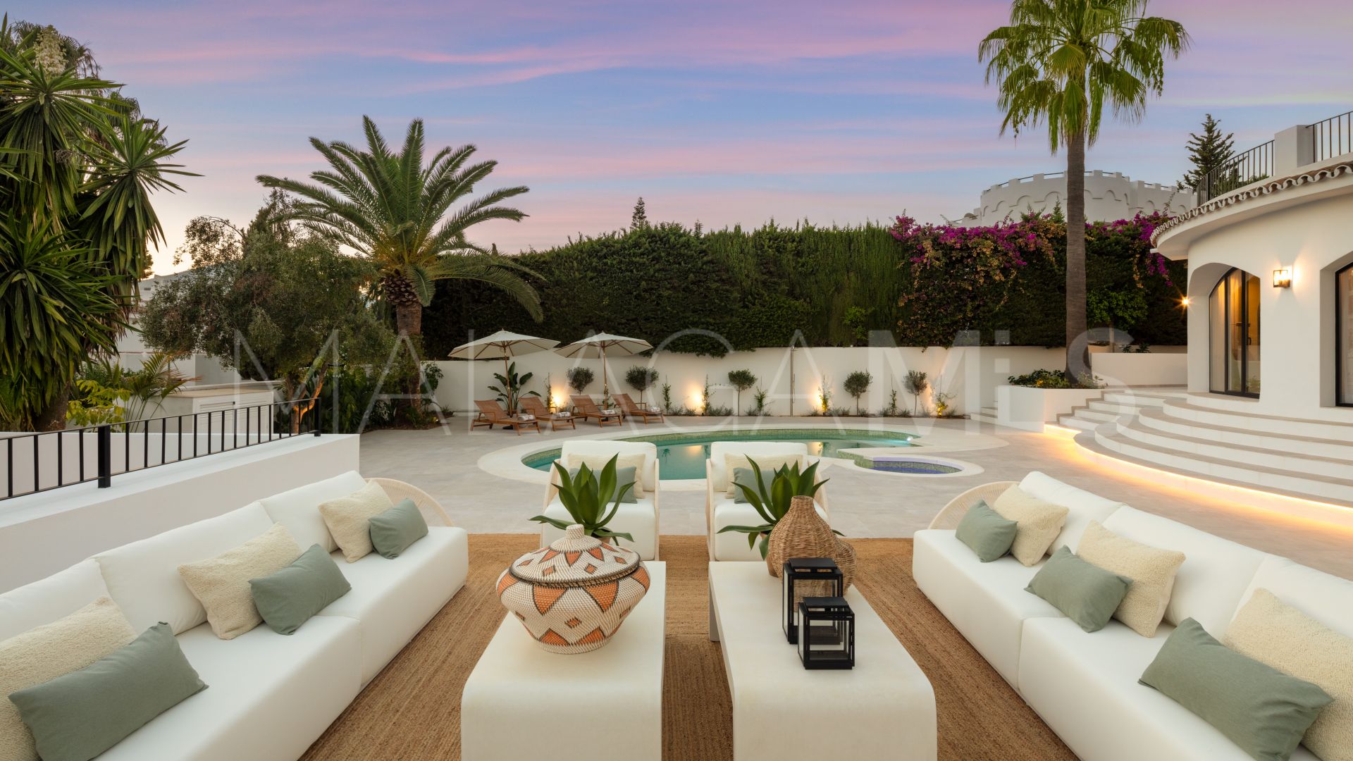 Villa with 5 bedrooms for sale in Nueva Andalucia