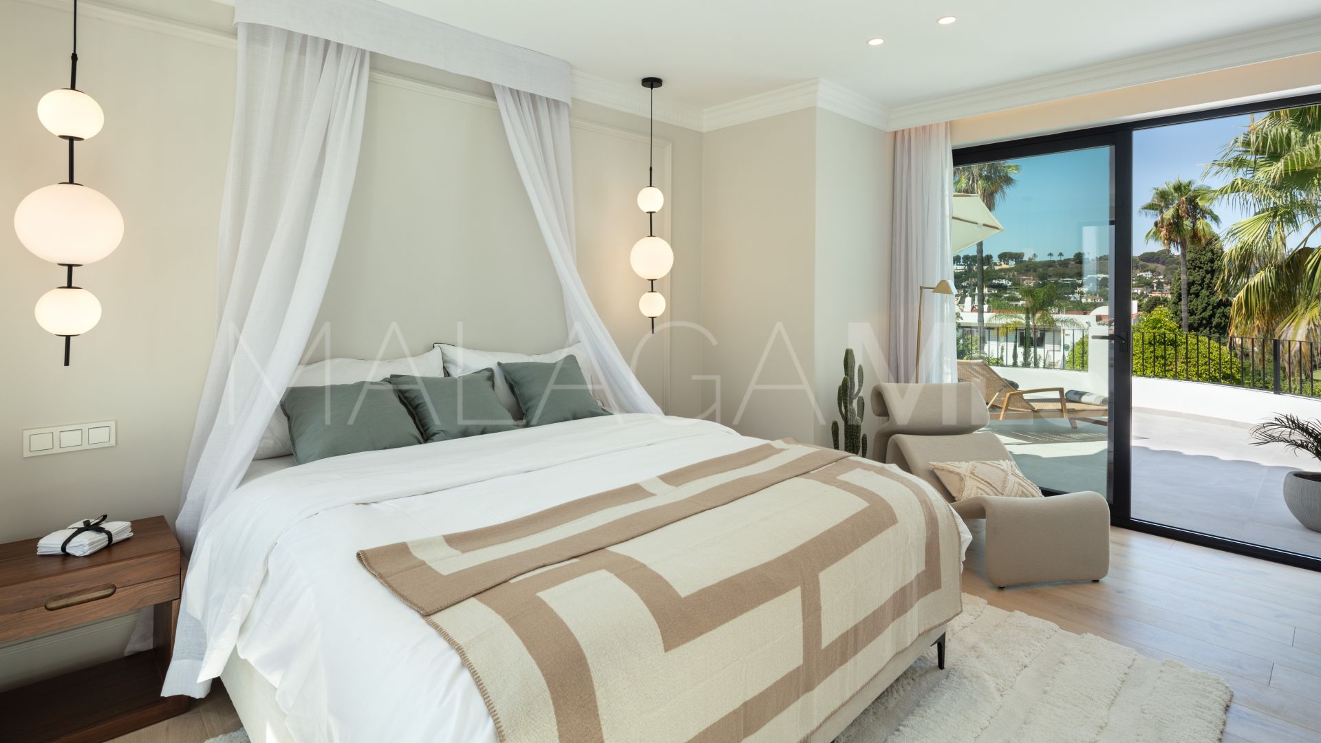 Villa with 5 bedrooms for sale in Nueva Andalucia