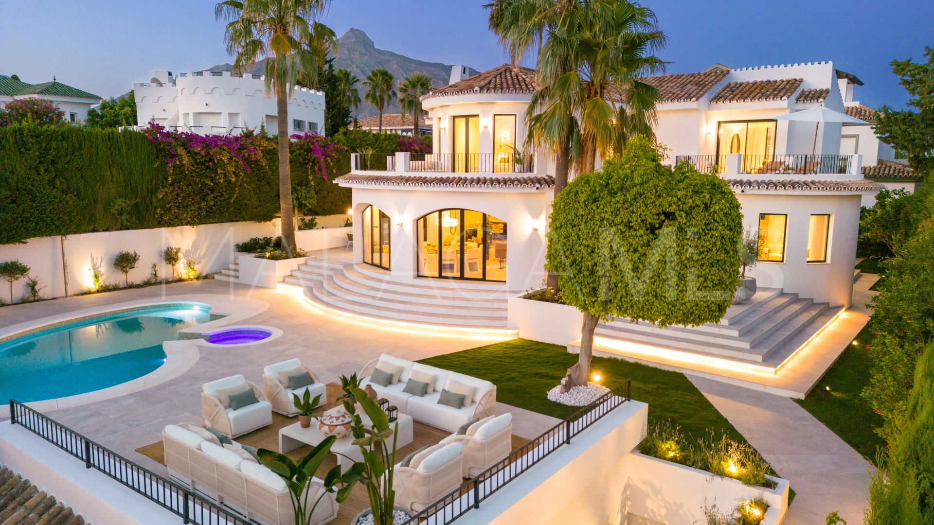 Villa with 5 bedrooms for sale in Nueva Andalucia