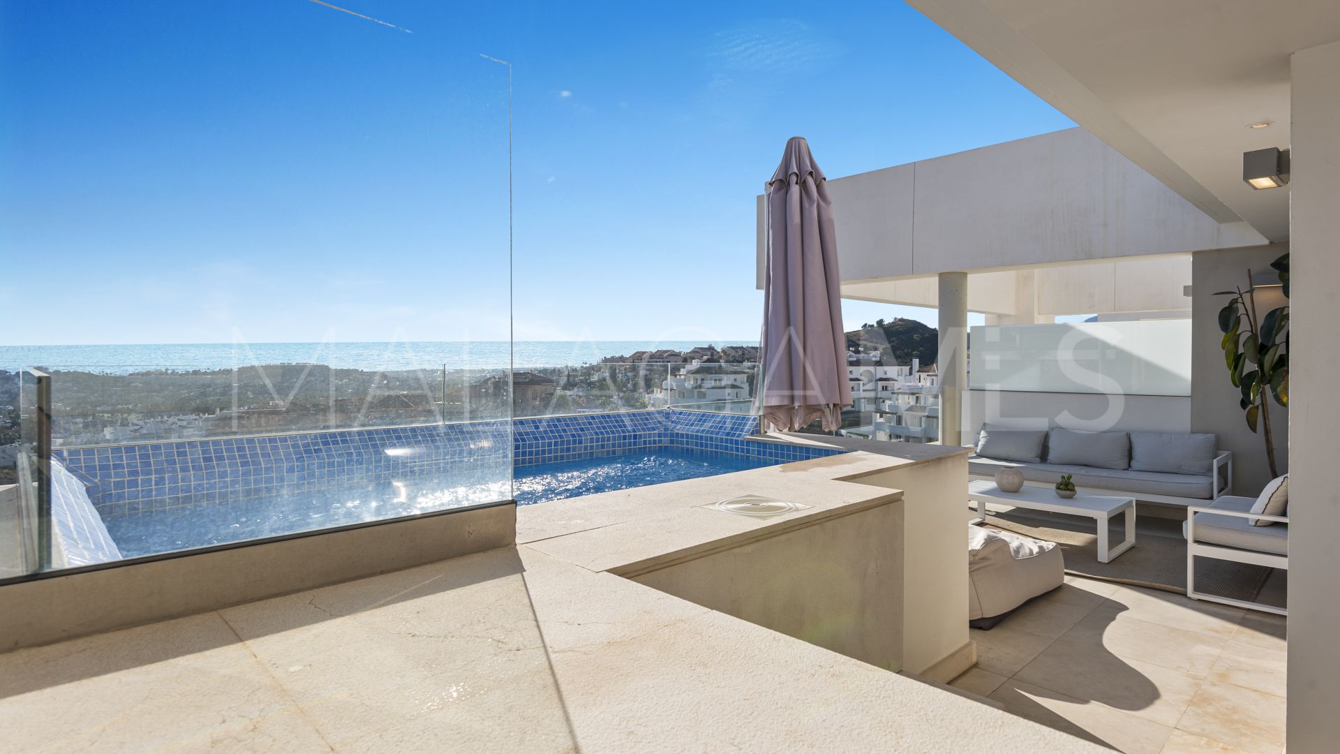 For sale penthouse in Nueva Andalucia