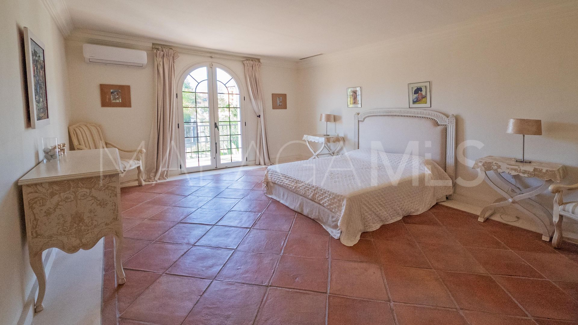 Villa for sale in El Paraiso