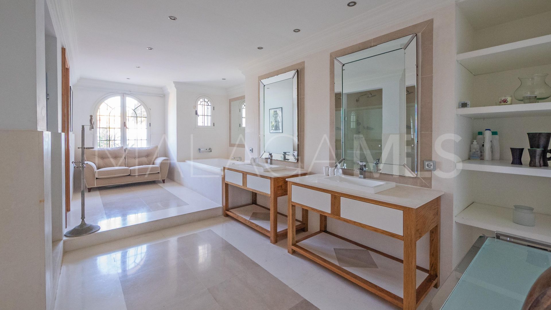 Villa for sale in El Paraiso