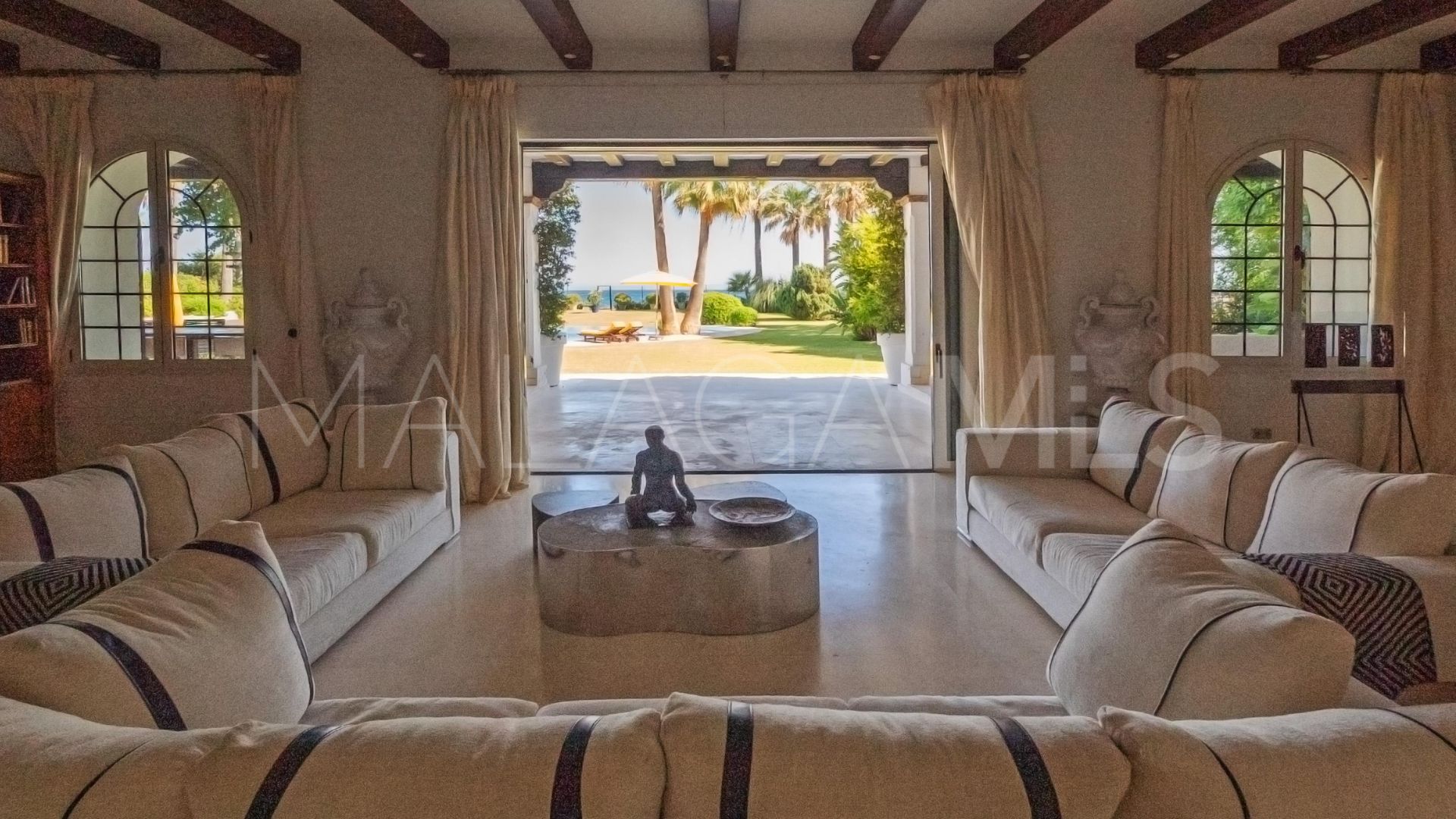 Villa for sale in El Paraiso