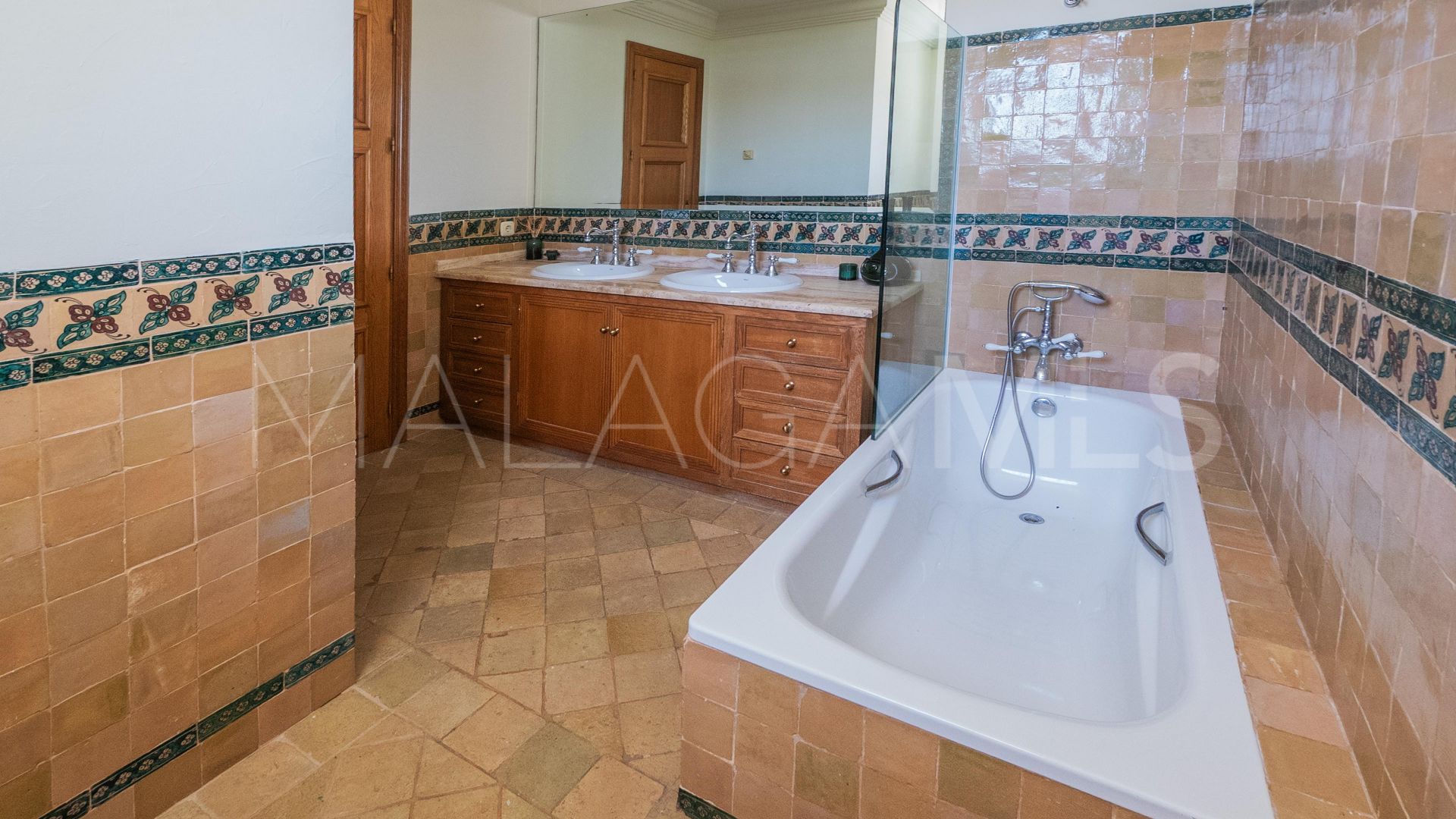 Villa for sale in El Paraiso