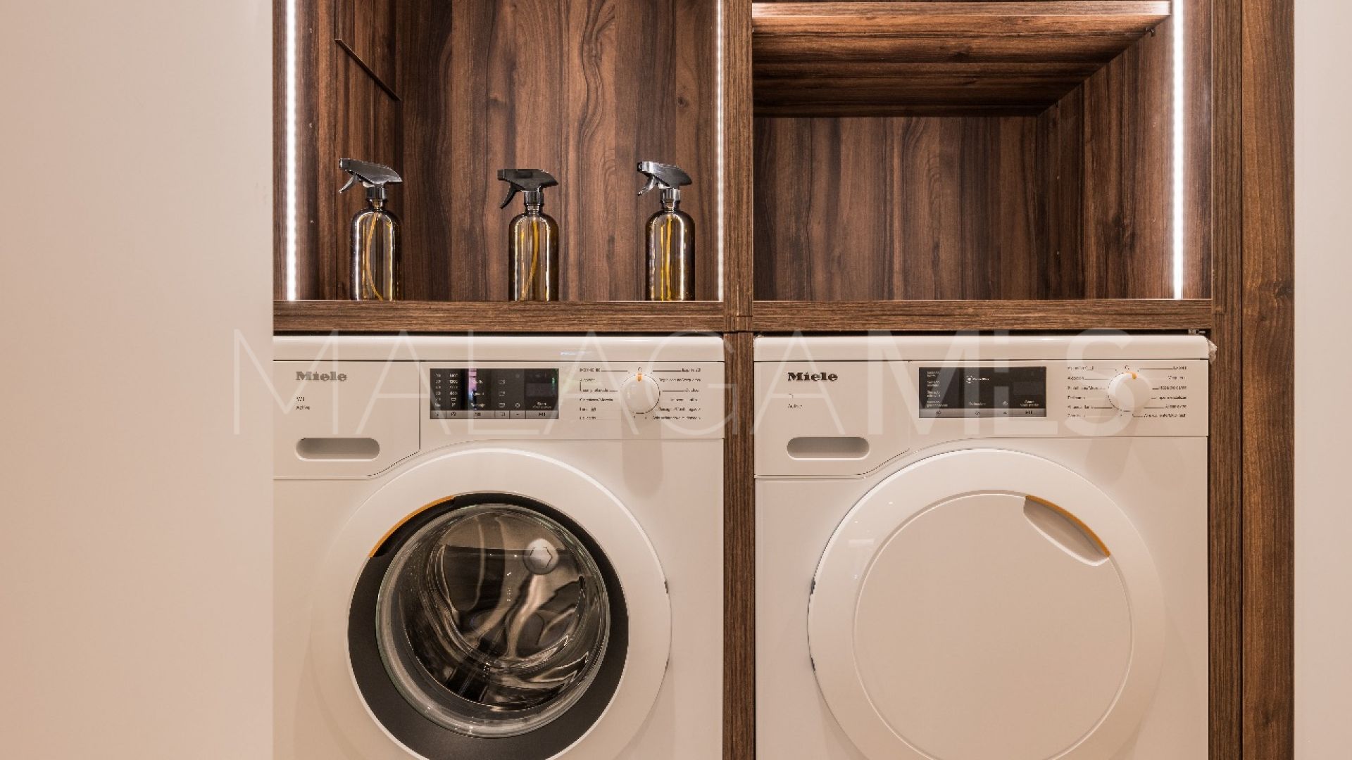 Lägenhet for sale in Beach Side New Golden Mile