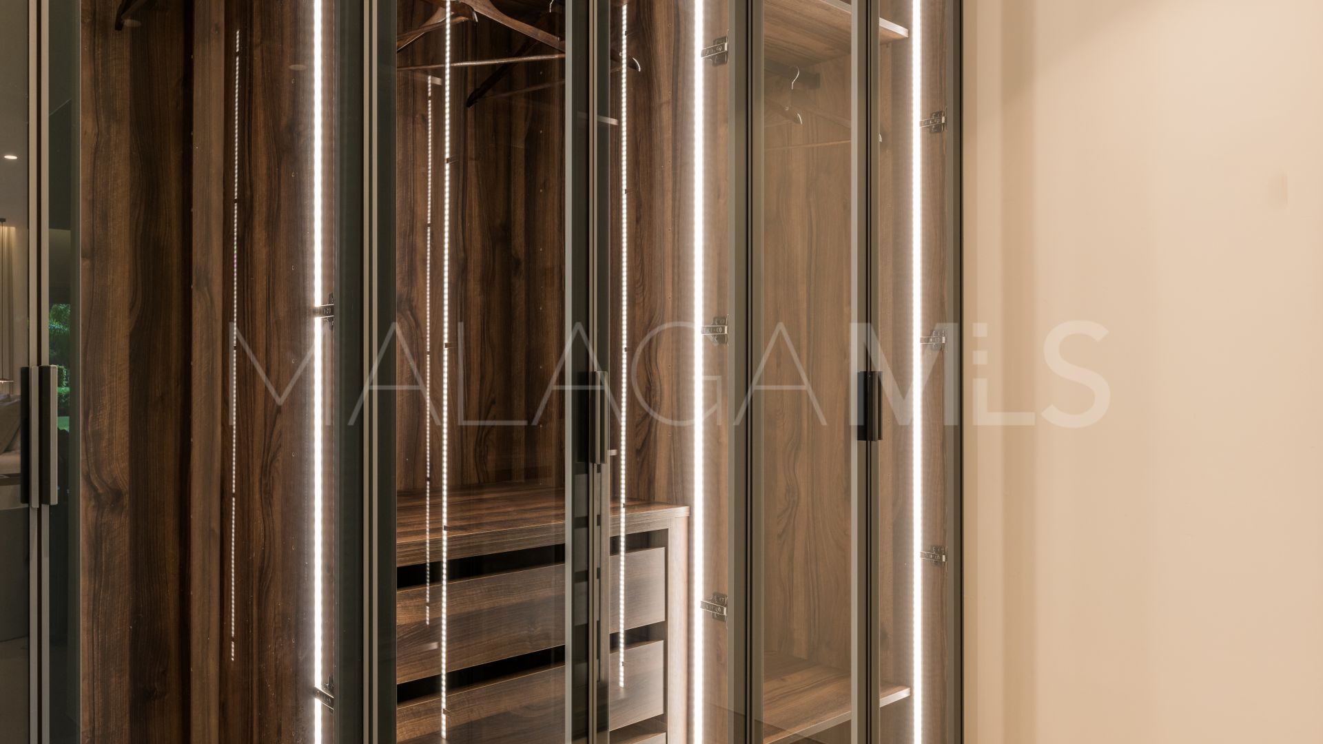 Lägenhet for sale in Beach Side New Golden Mile