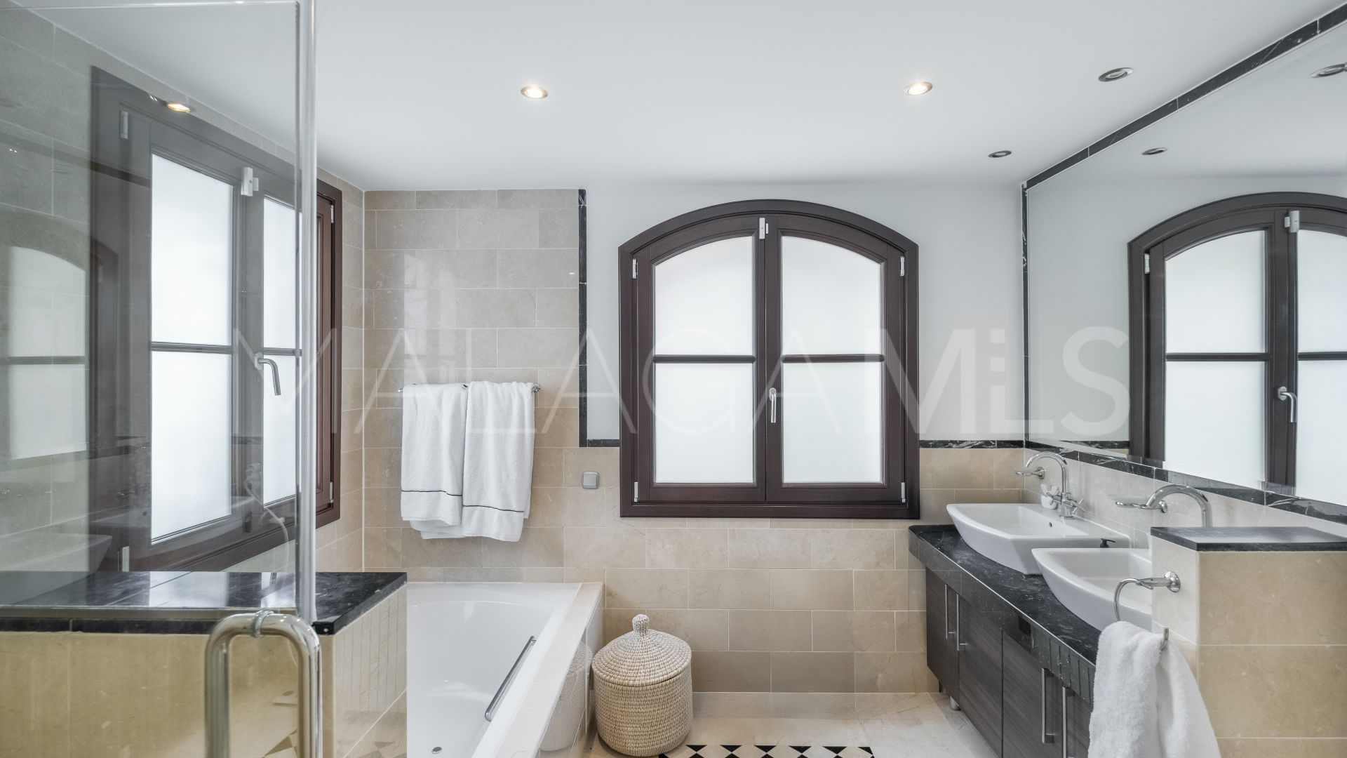 Villa for sale in El Madroñal