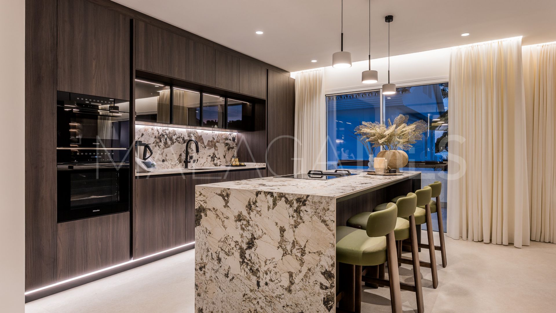 Buy apartamento with 3 bedrooms in Los Monteros Palm Beach