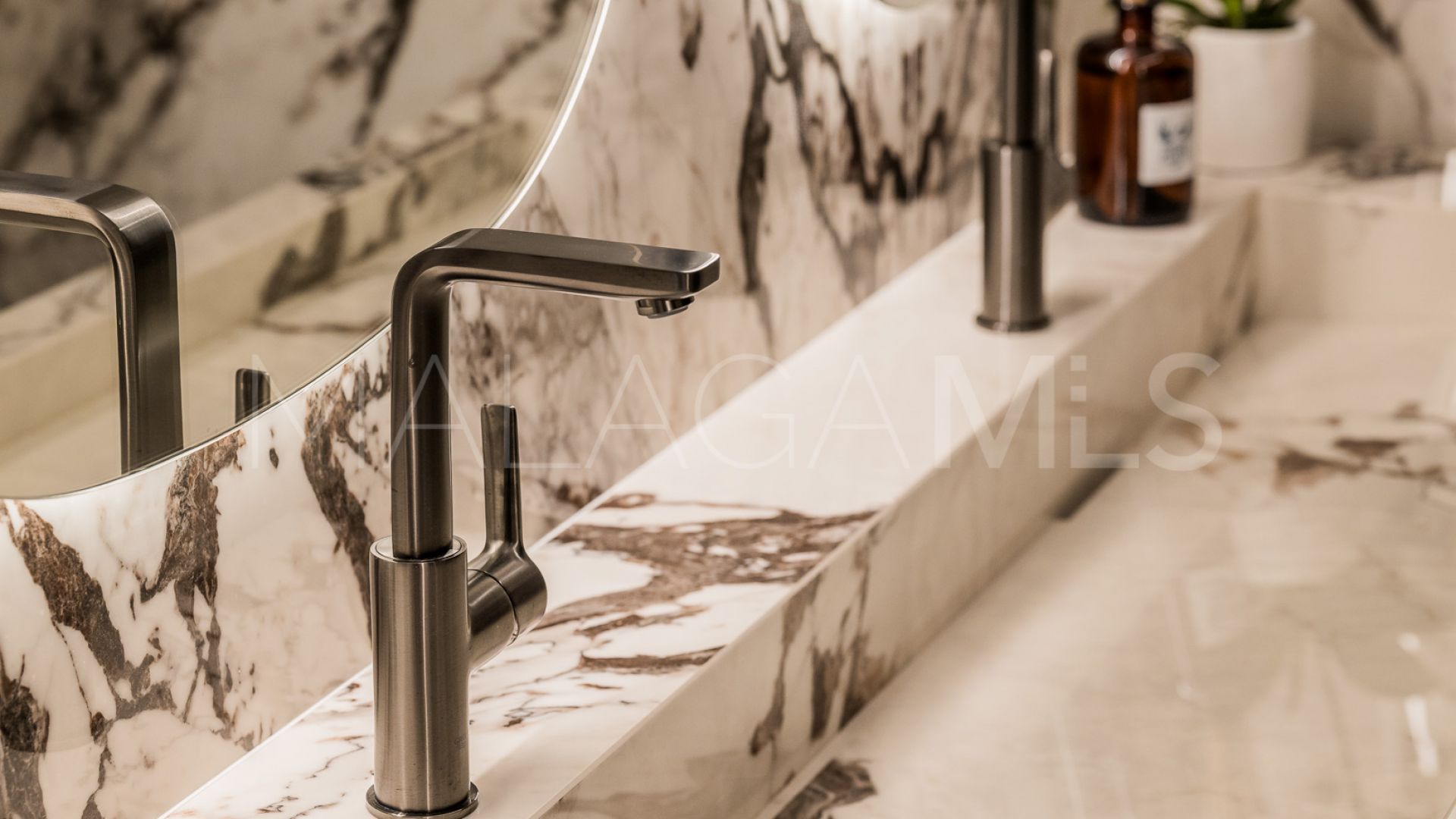 Buy apartamento with 3 bedrooms in Los Monteros Palm Beach