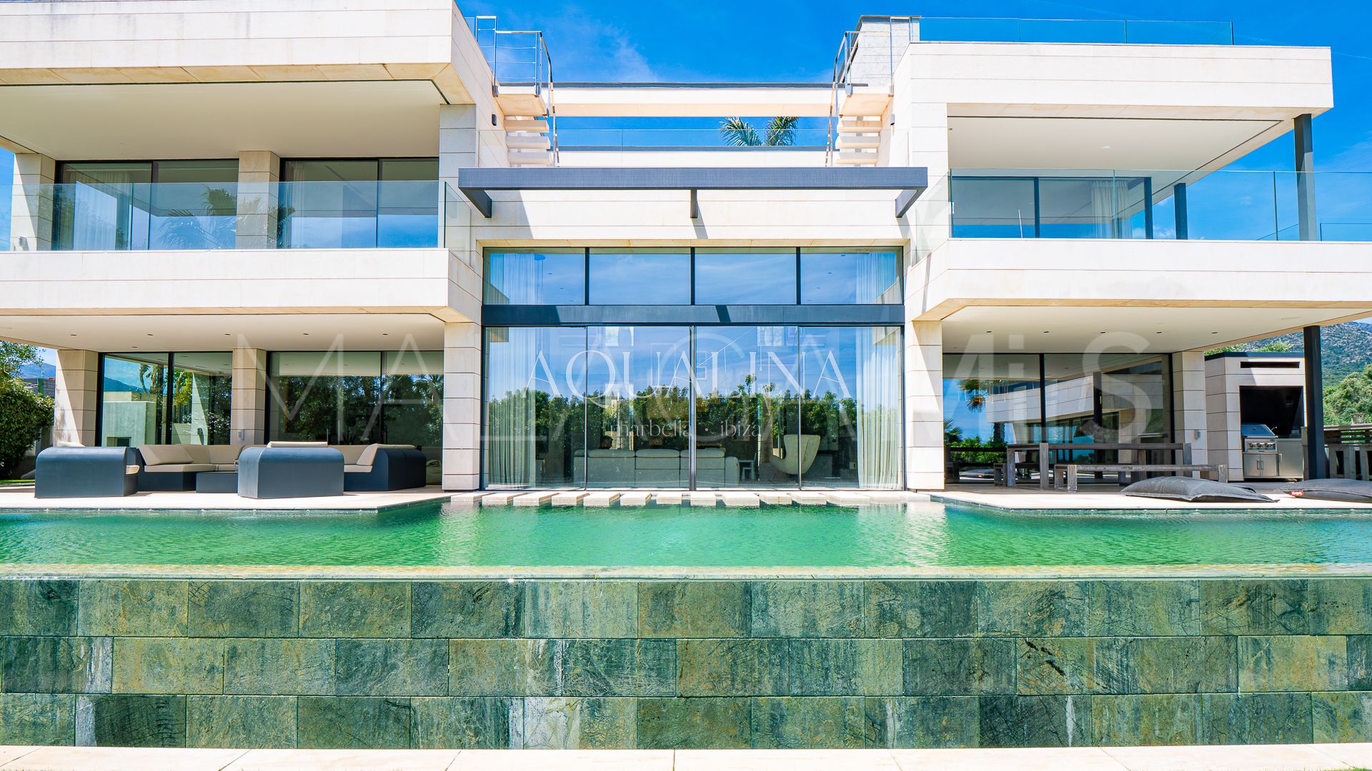 Villa for sale in Las Lomas del Marbella Club