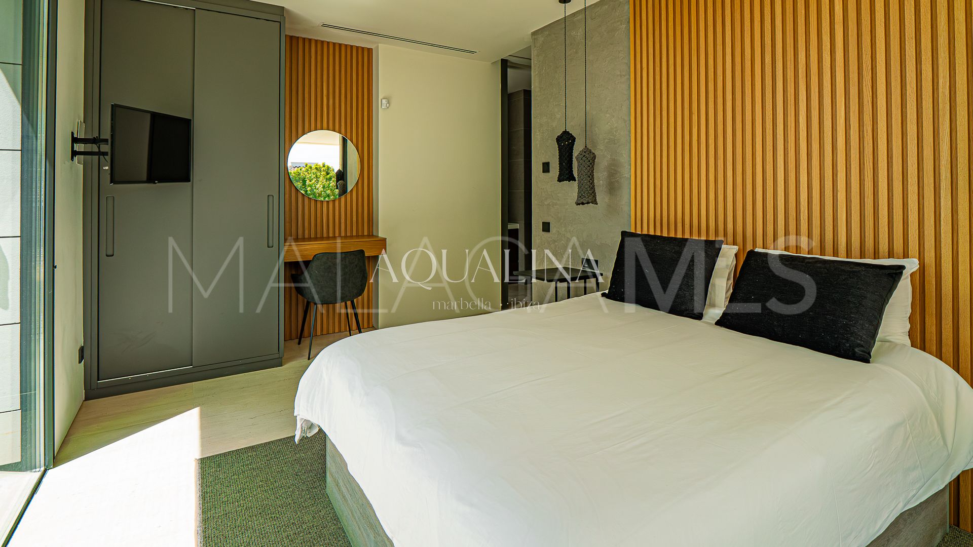 Villa for sale in Las Lomas del Marbella Club