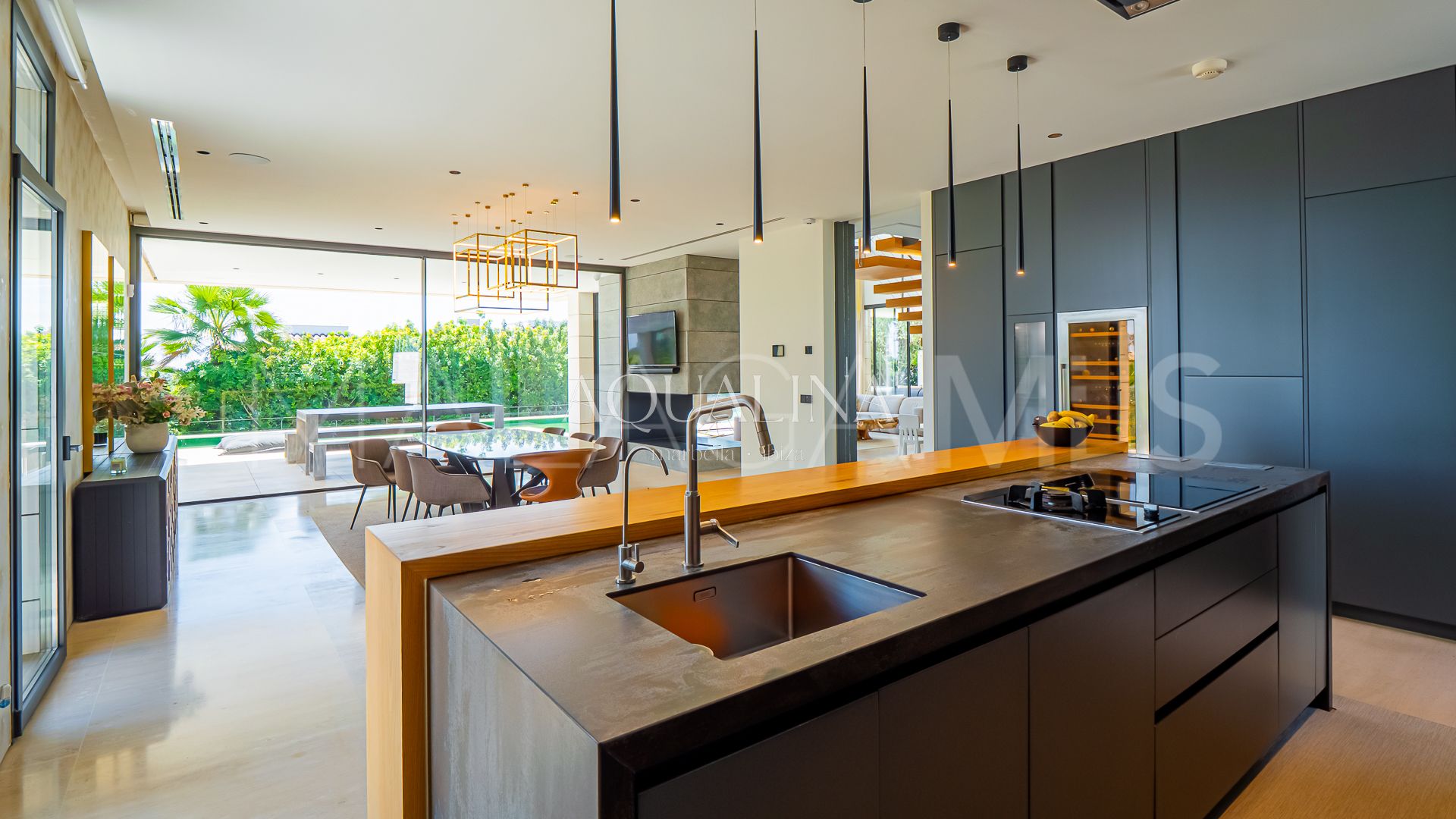 Villa for sale in Las Lomas del Marbella Club