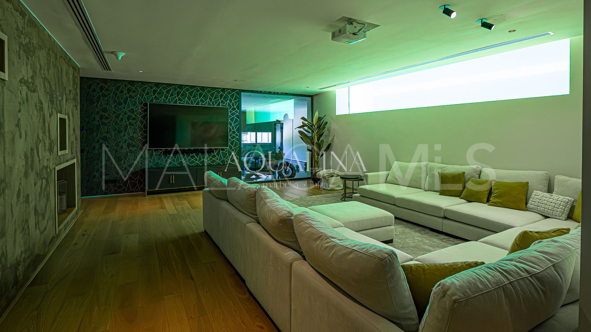 Villa for sale in Las Lomas del Marbella Club