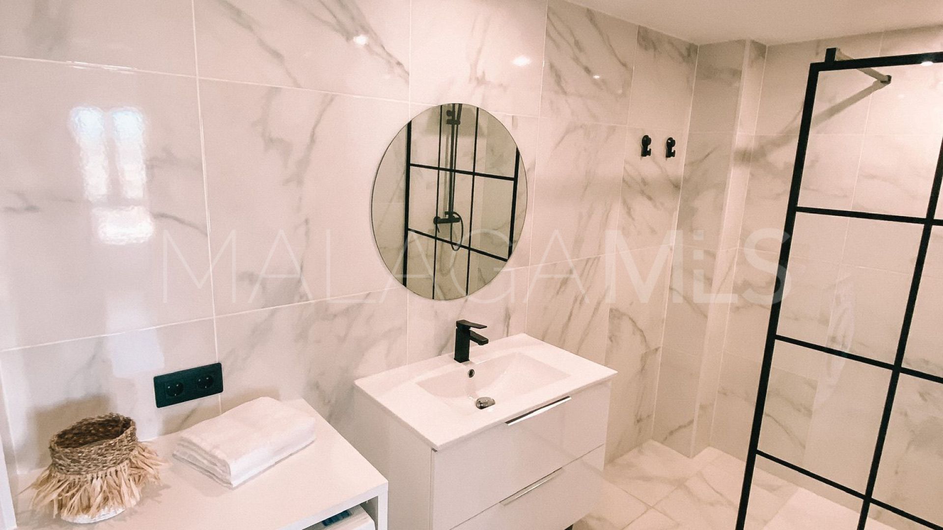 Lägenhet for sale in Torres de Aloha