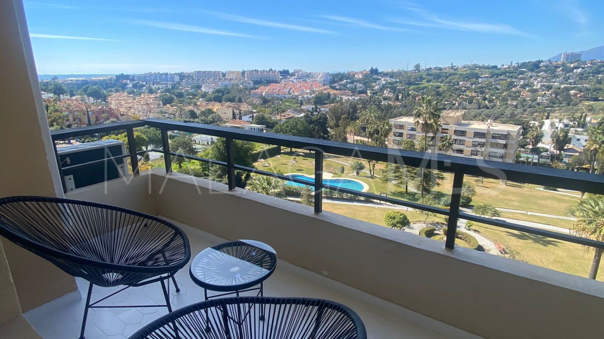 Lägenhet for sale in Torres de Aloha