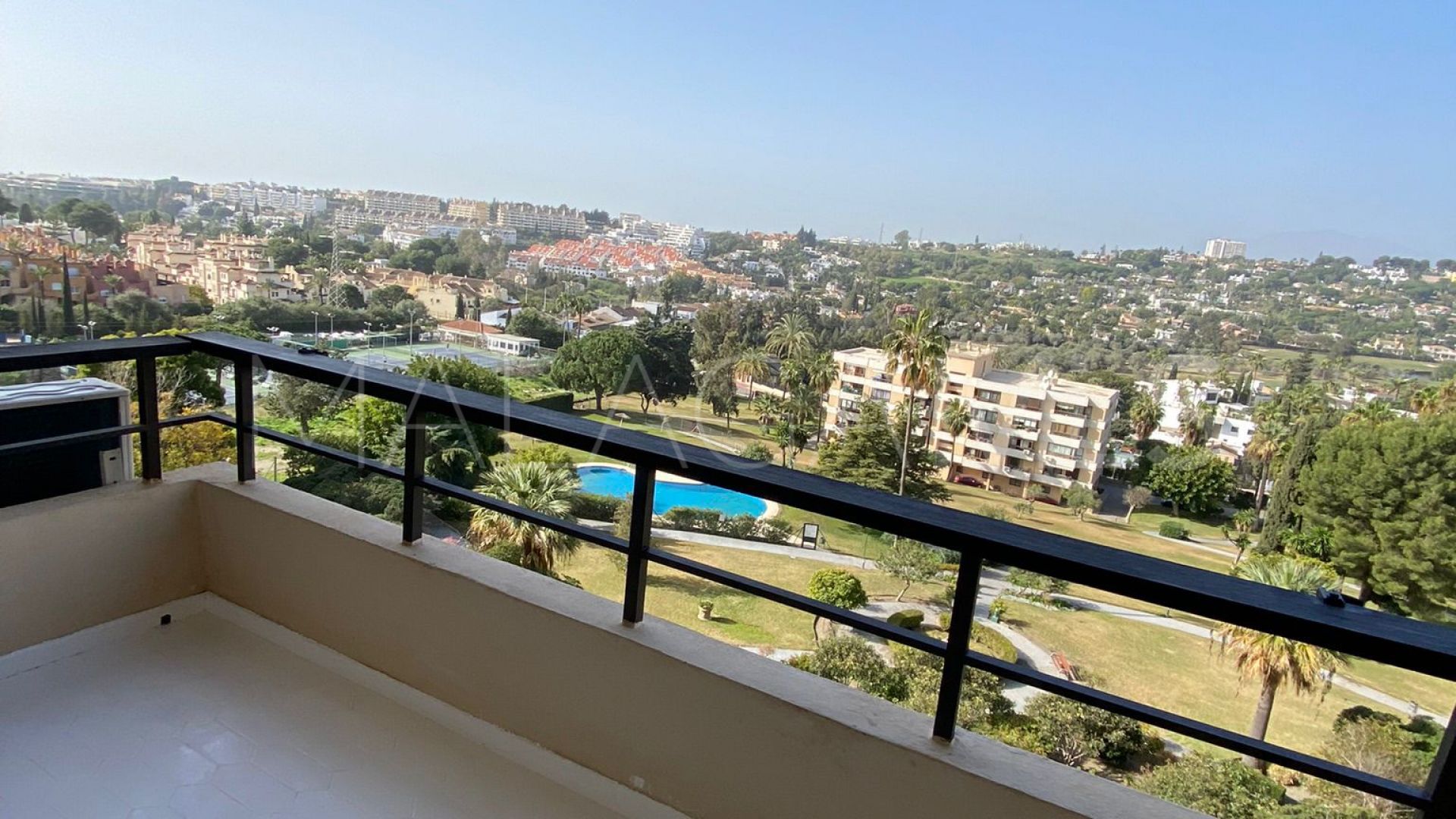 Lägenhet for sale in Torres de Aloha