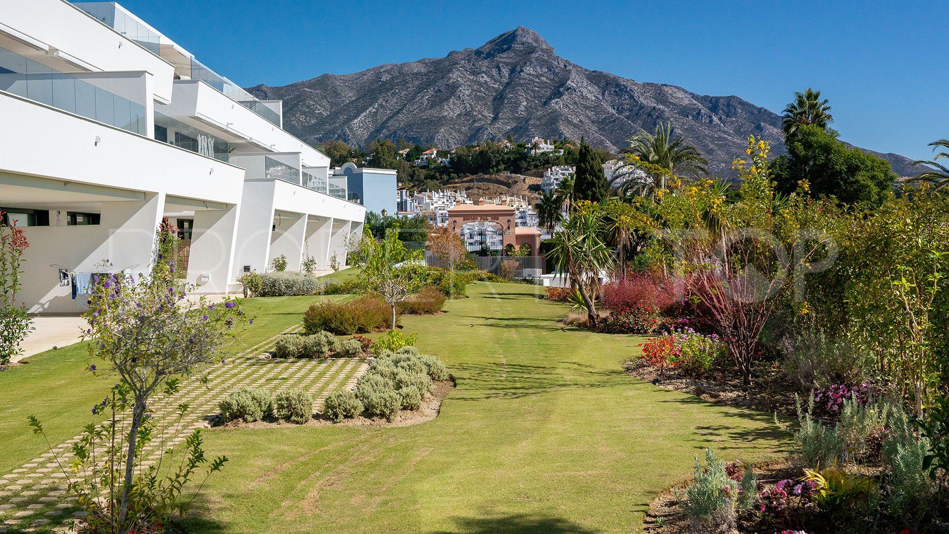 Apartamento planta baja en venta en Azahar de Marbella