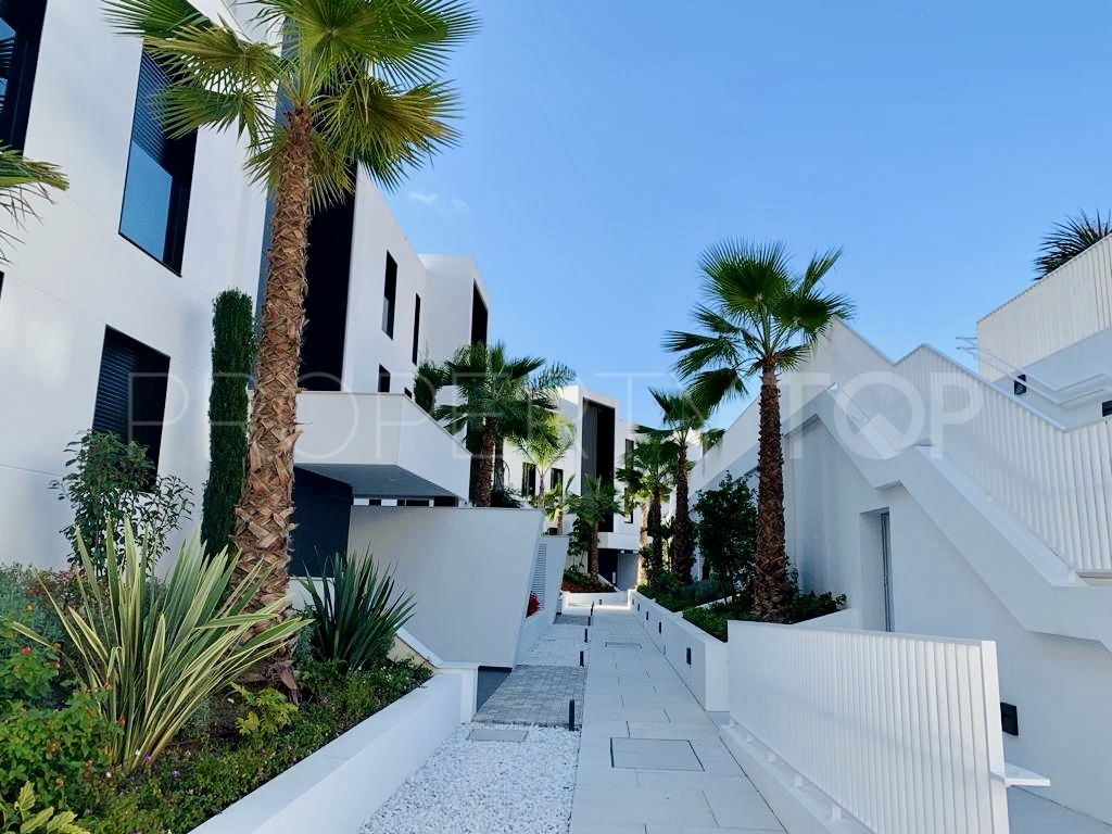 Apartamento planta baja en venta en Azahar de Marbella