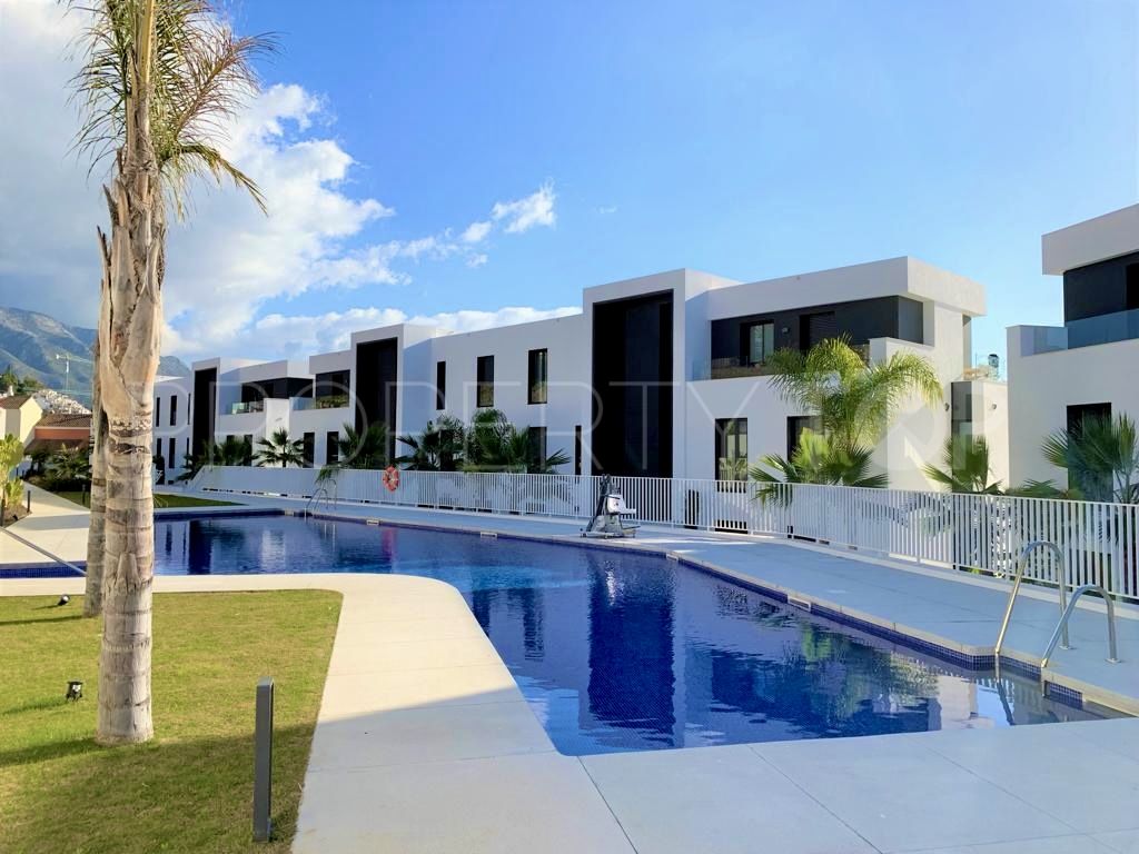 Apartamento planta baja en venta en Azahar de Marbella