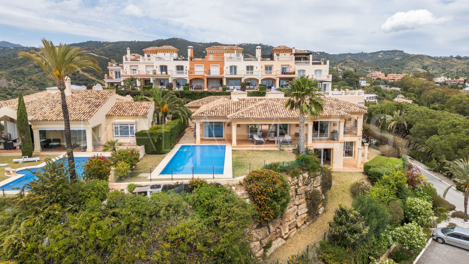 For sale Elviria 7 bedrooms villa