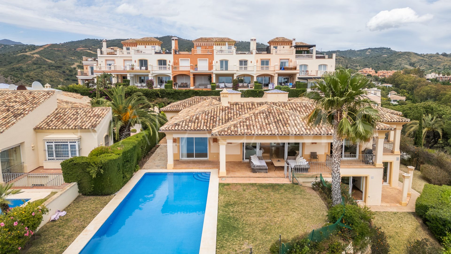 For sale Elviria 7 bedrooms villa