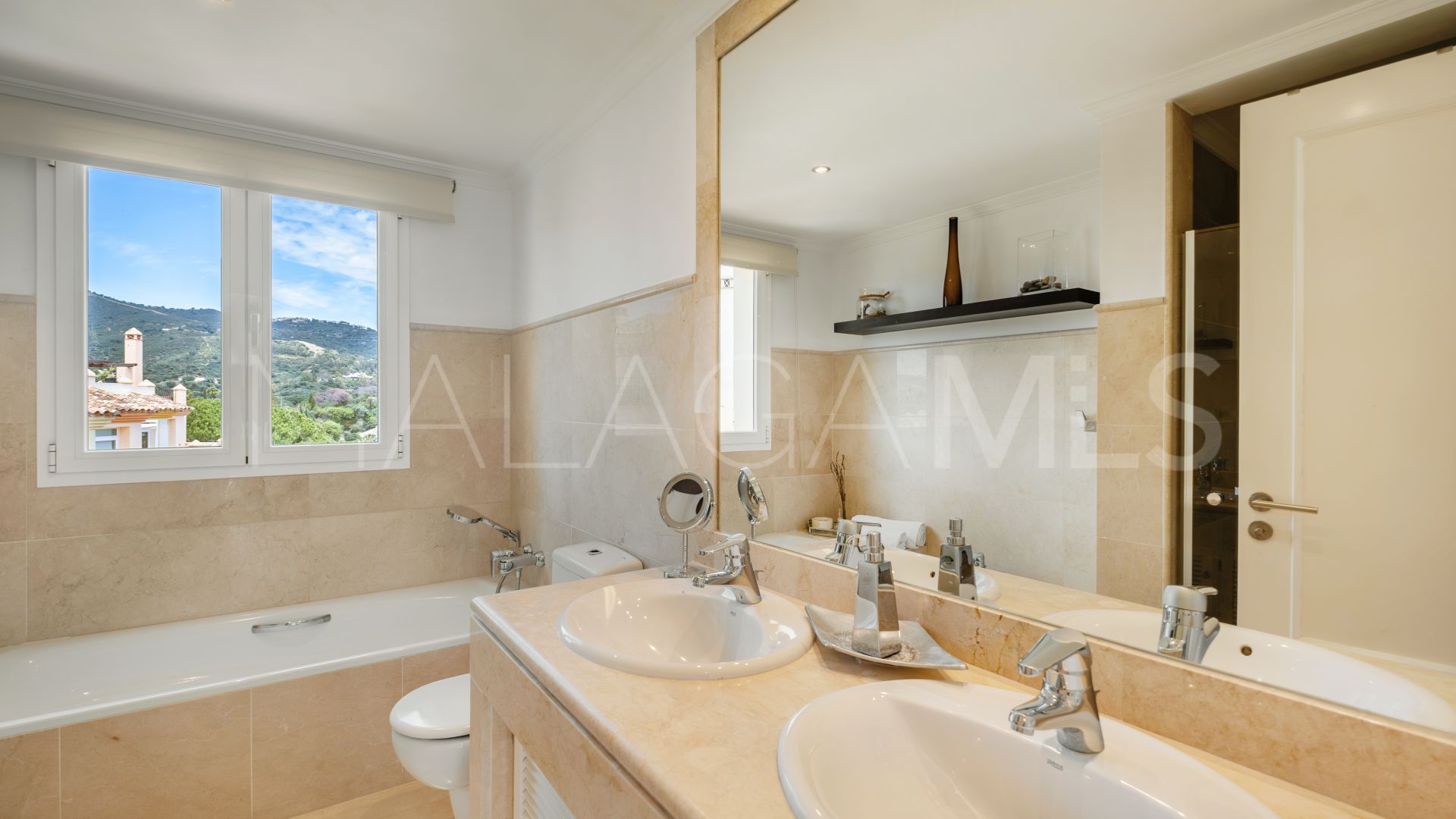 Maison jumelée for sale in Elviria