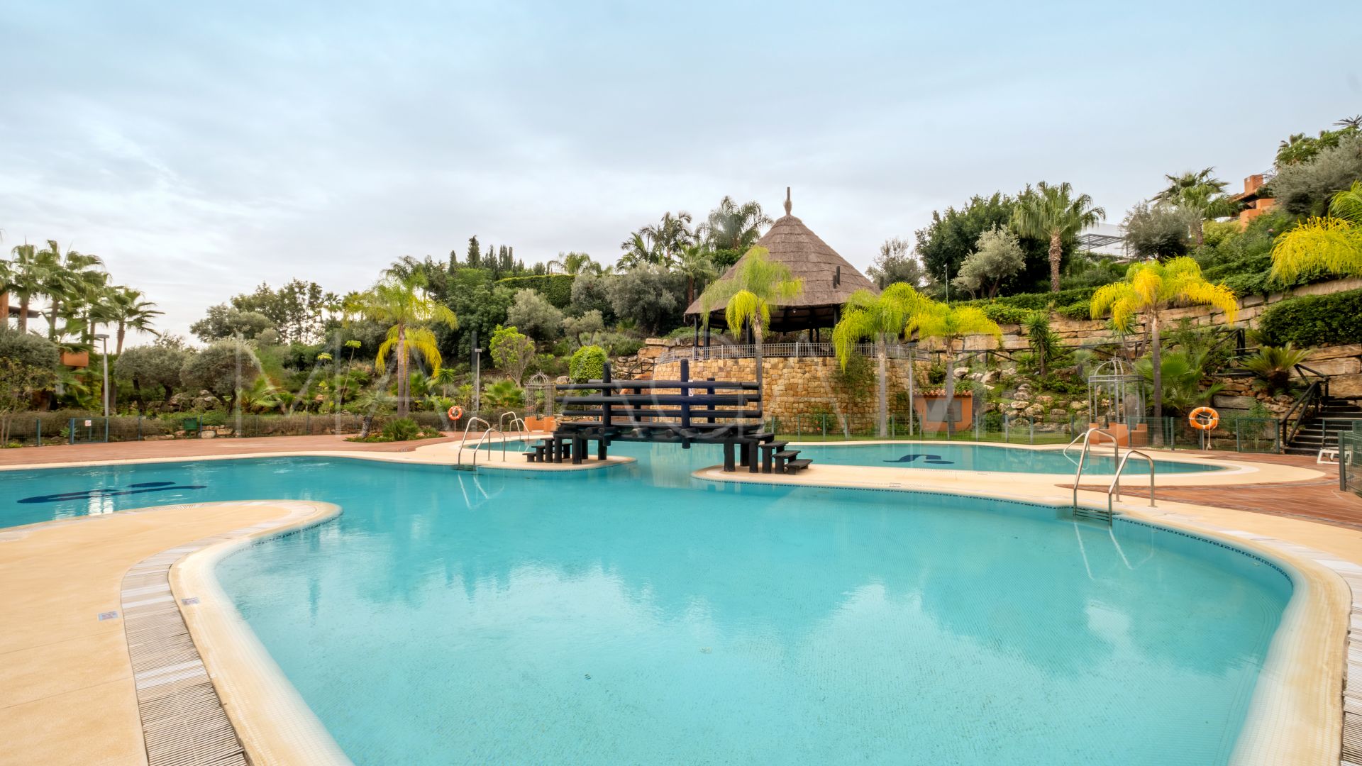 Buy apartment with 3 bedrooms in Alminar de Marbella