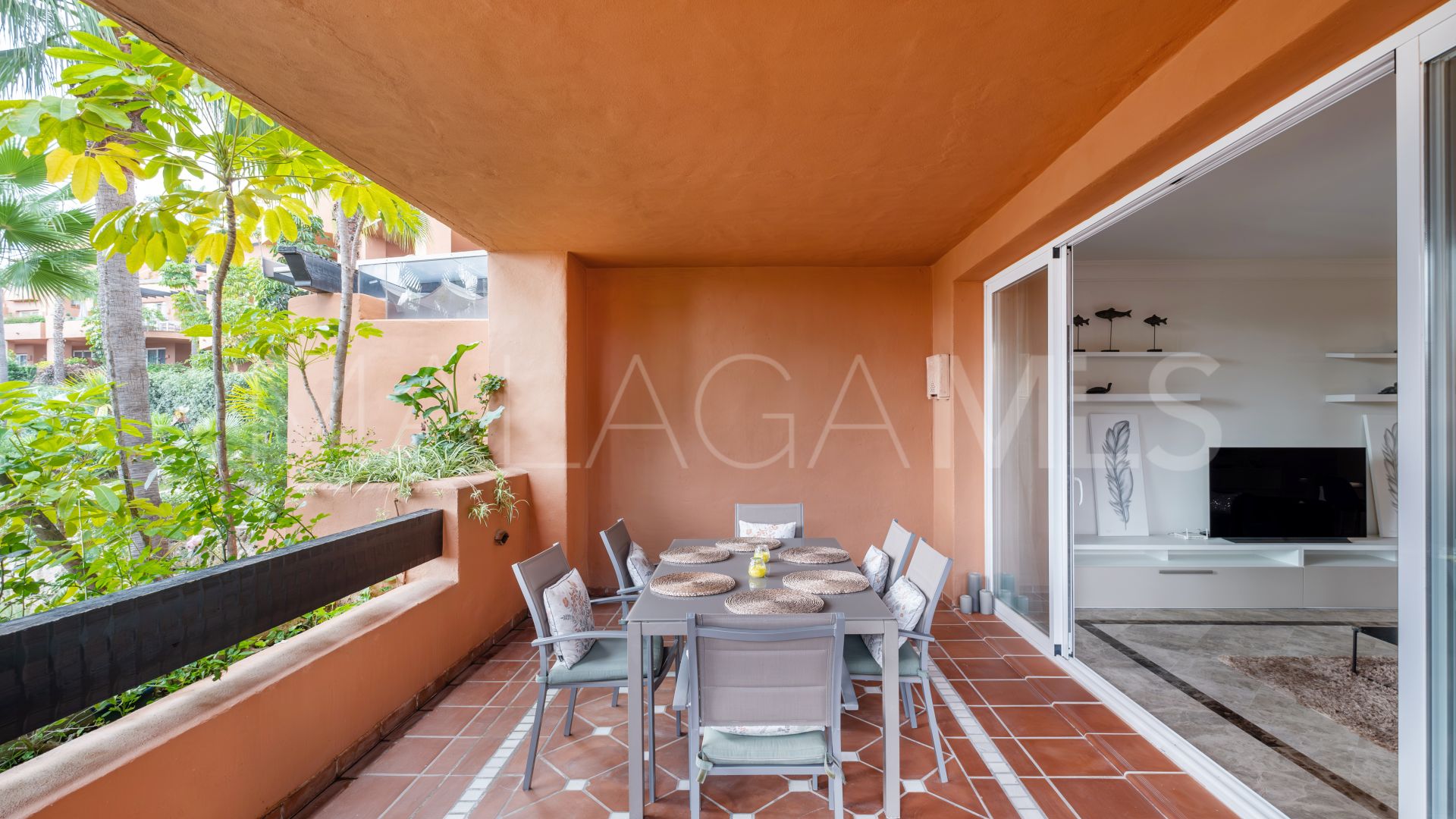 Buy apartment with 3 bedrooms in Alminar de Marbella