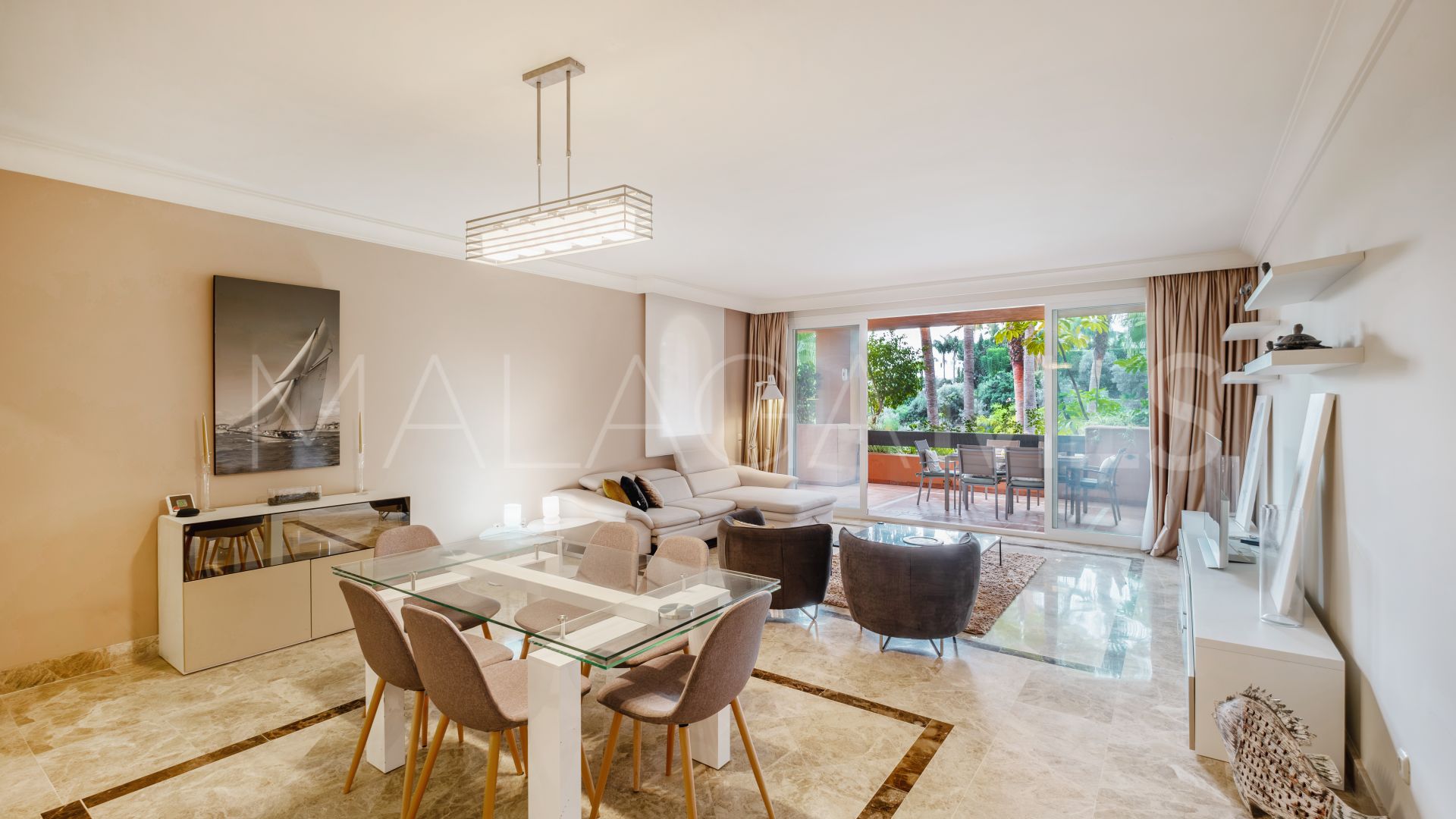 Buy apartment with 3 bedrooms in Alminar de Marbella