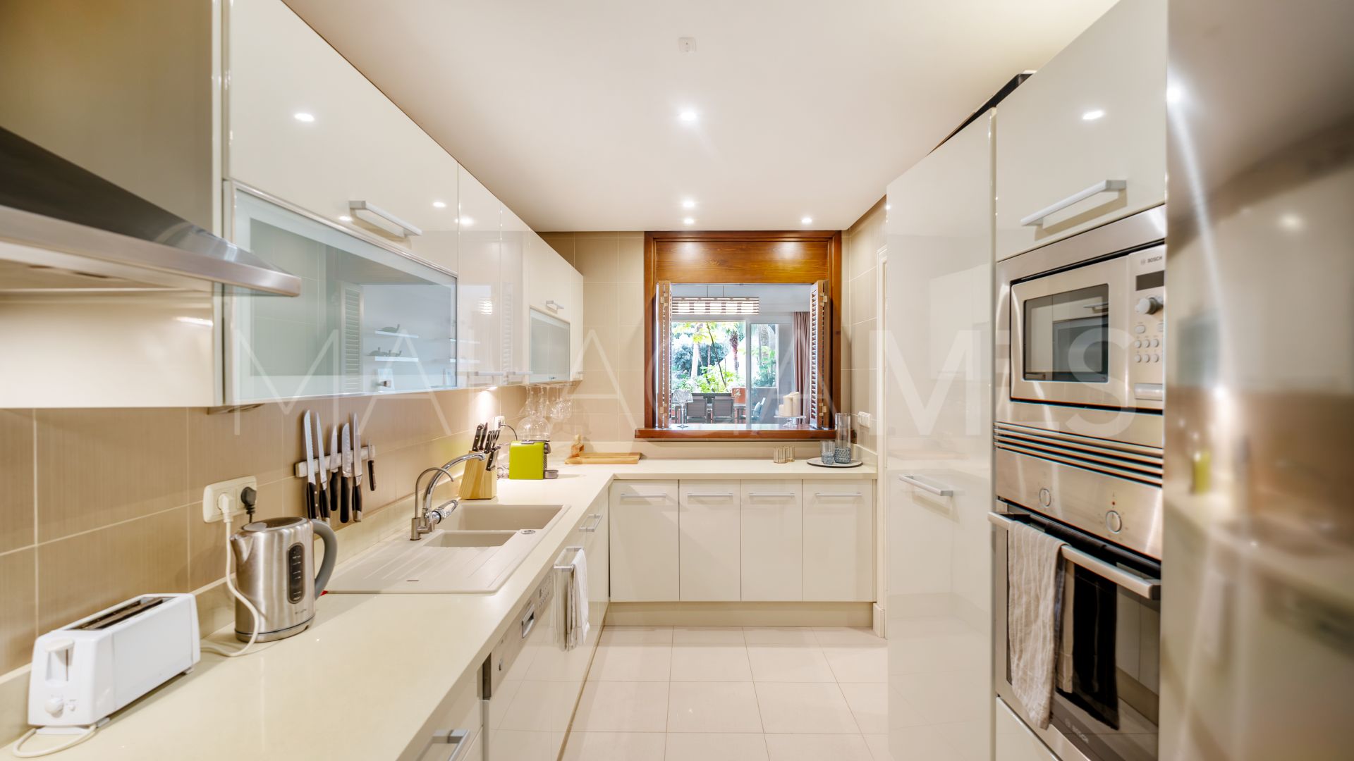 Buy apartment with 3 bedrooms in Alminar de Marbella
