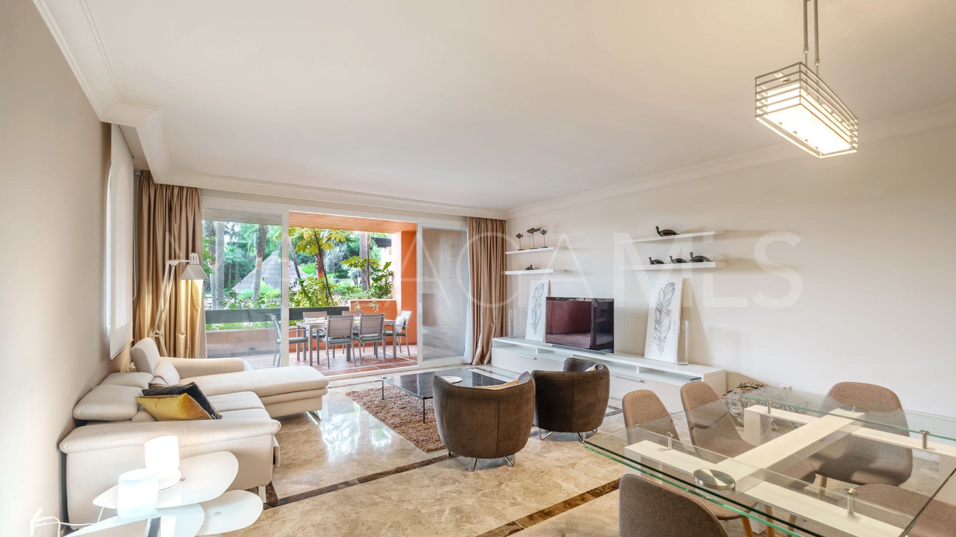 Buy apartment with 3 bedrooms in Alminar de Marbella